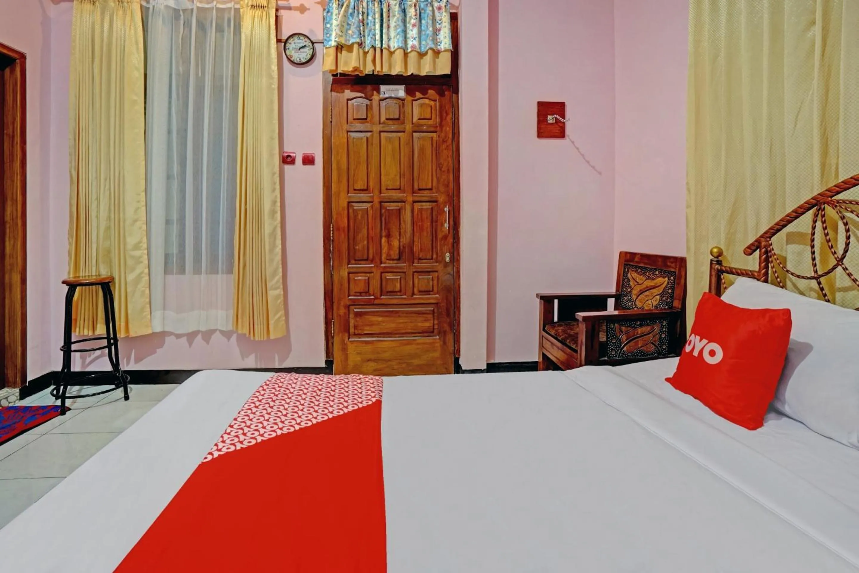 Bedroom, Bed in Hotel O Harwin Homestay