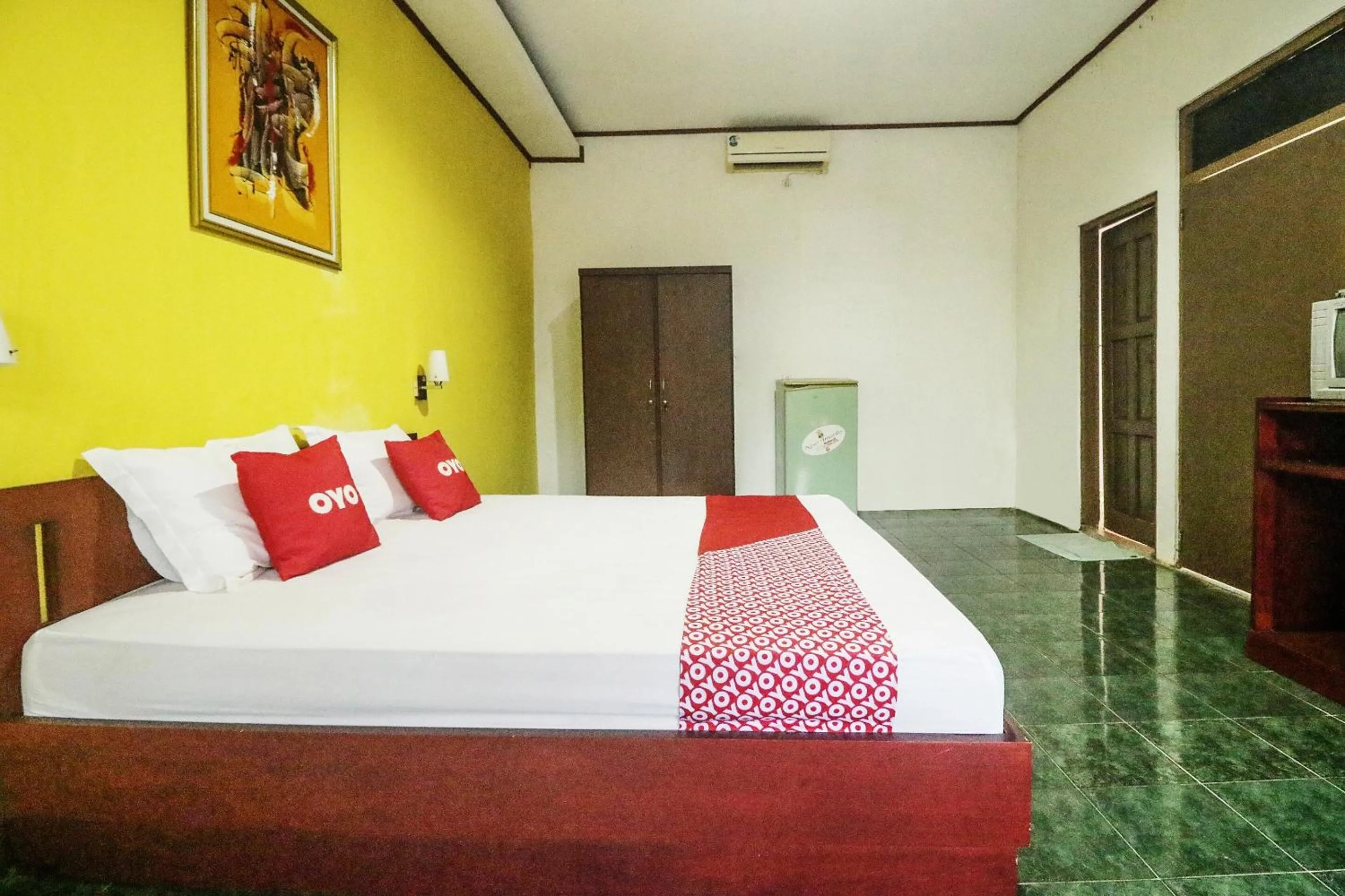 Bedroom, Bed in Hotel O Nyi Rindang Near Puskesmas Jekan Raya