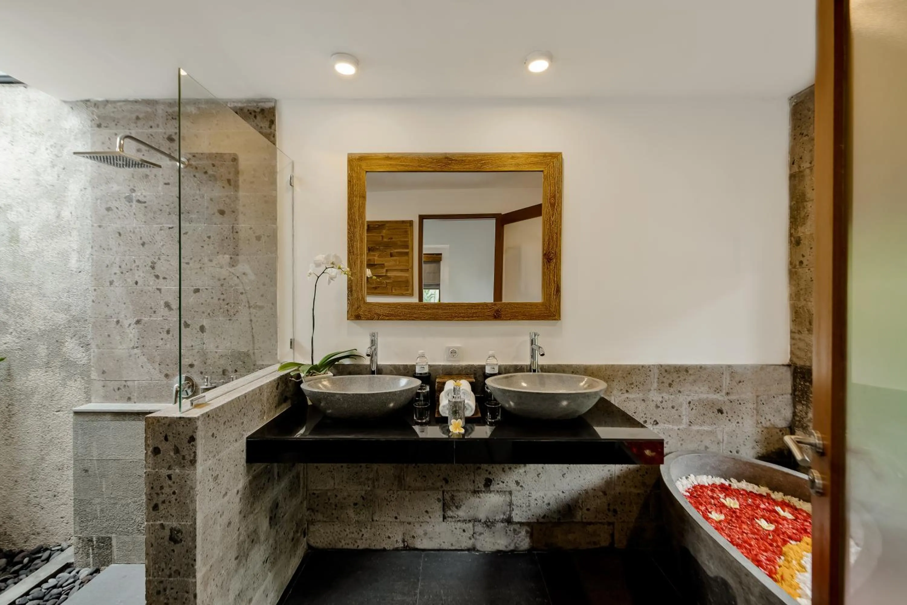 Shower in Poka Ubud Hidden Paradise & Spa by EPS