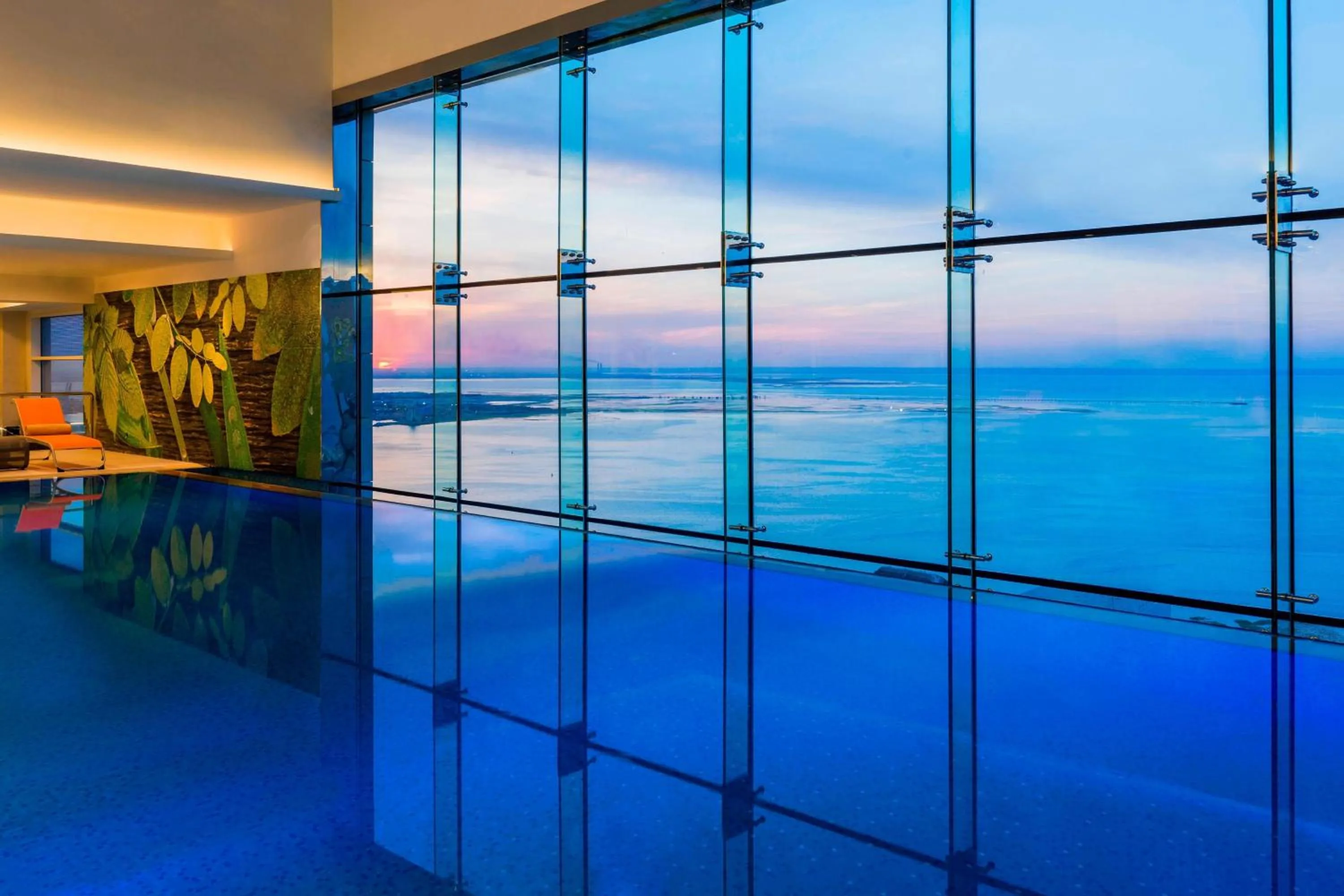 Swimming pool in Four Points By Sheraton Kuwait