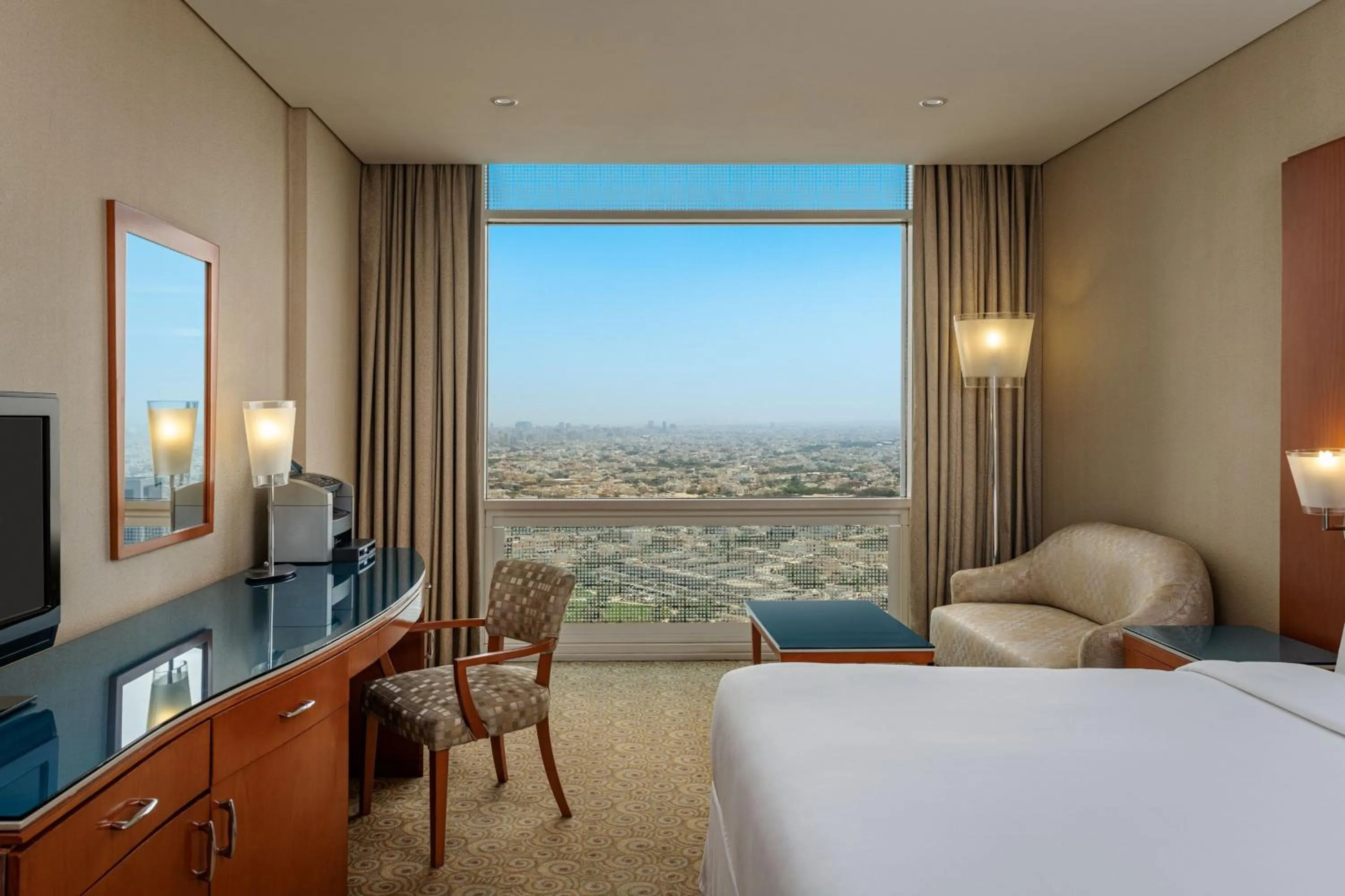 Bedroom, Bed in Four Points By Sheraton Kuwait