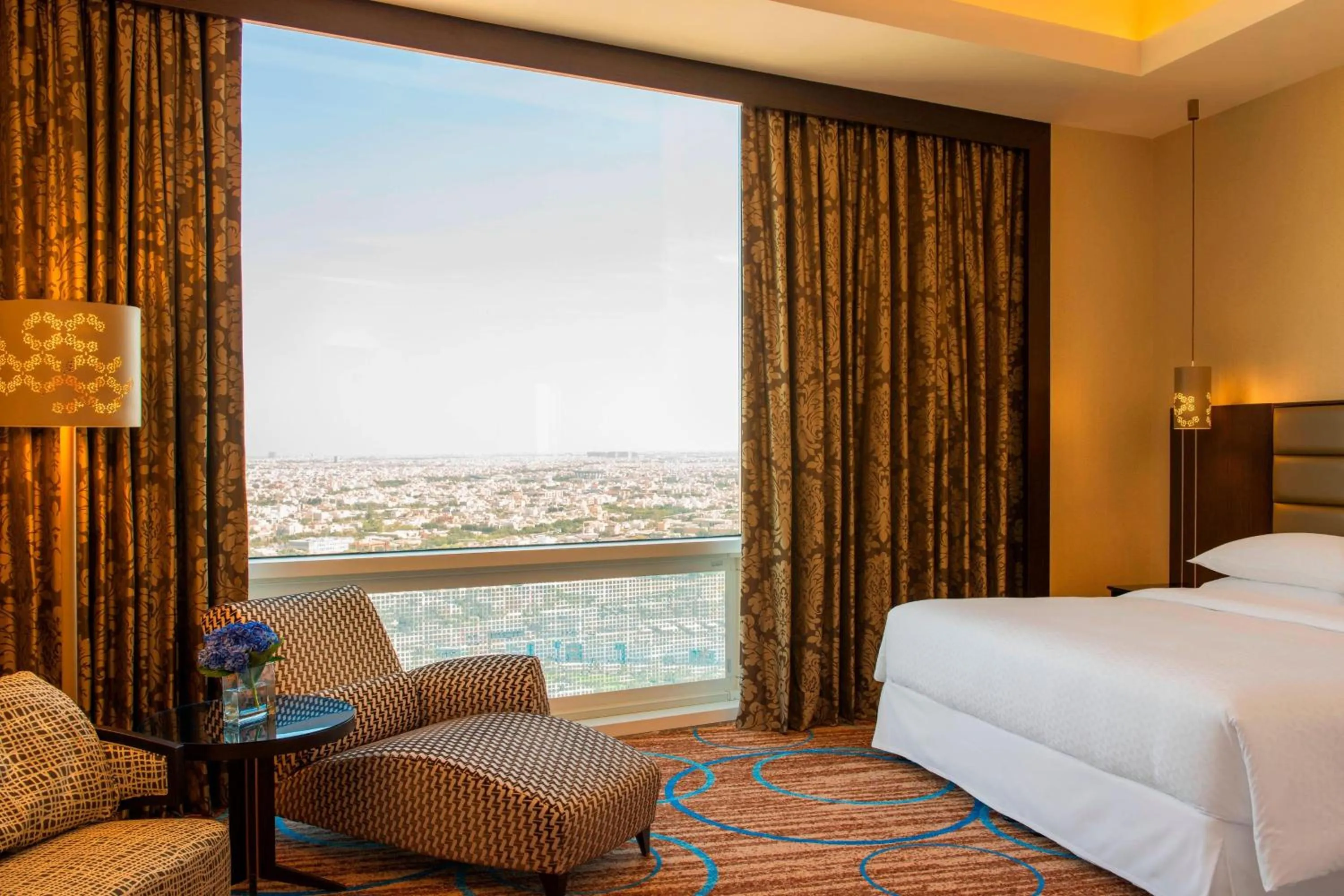 Bedroom, Bed in Four Points By Sheraton Kuwait