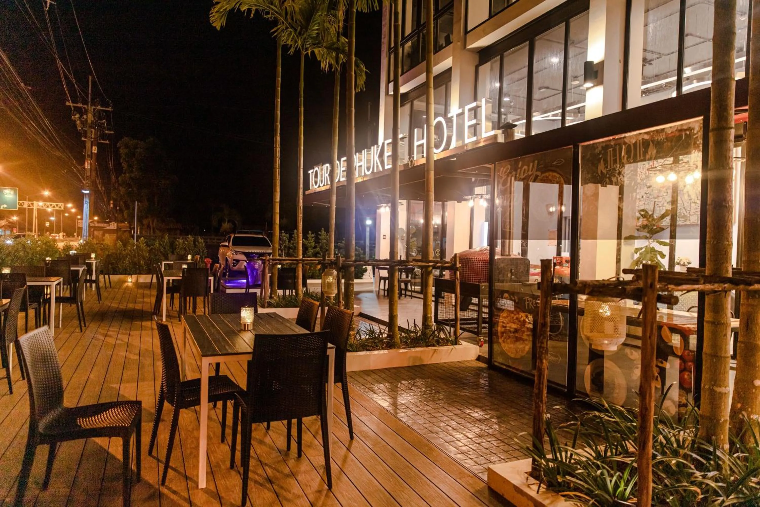 Restaurant/places to eat in Tour De Phuket Hotel - SHA Plus