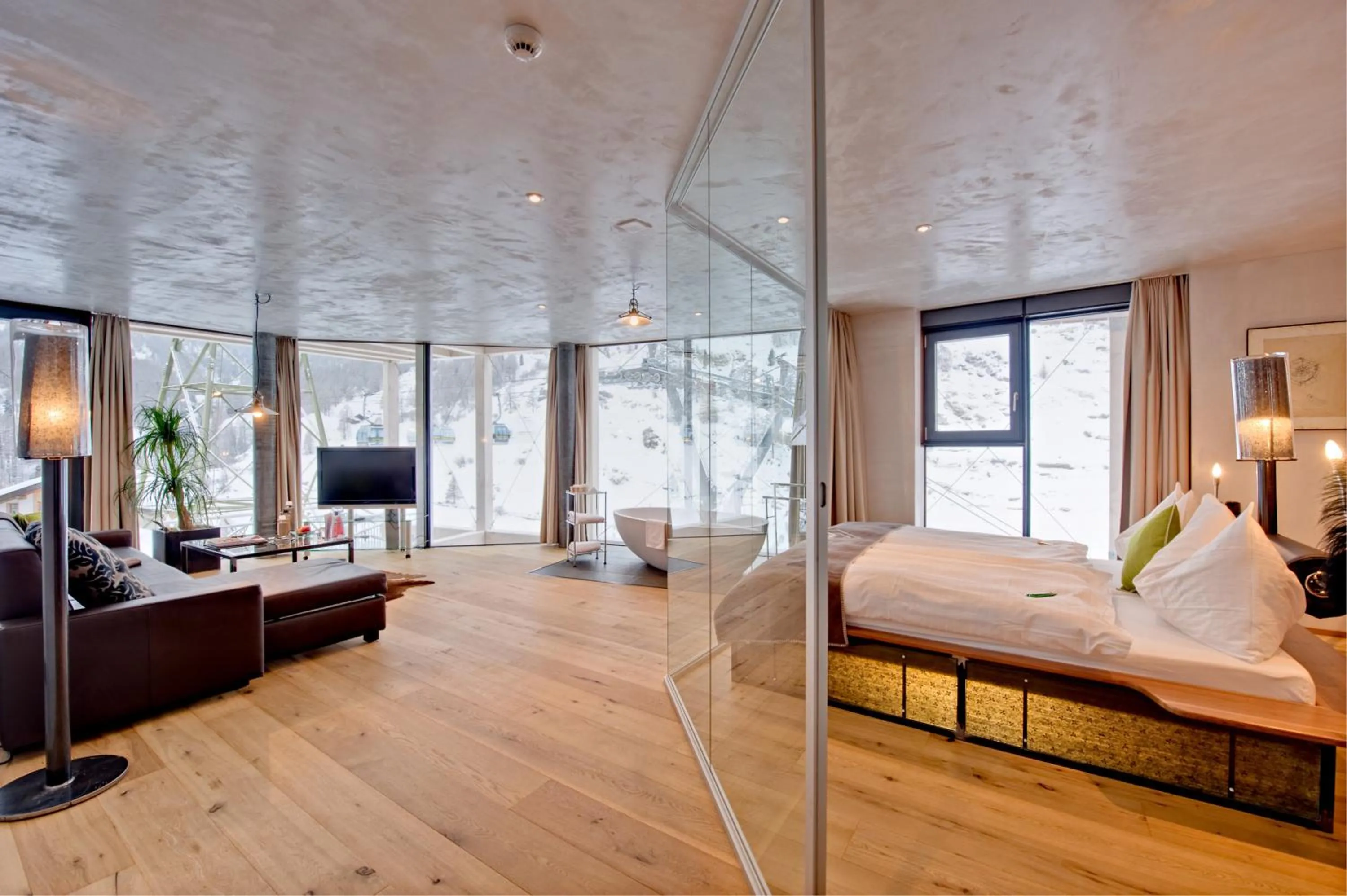 Photo of the whole room, Bed in Matterhorn FOCUS Design Hotel