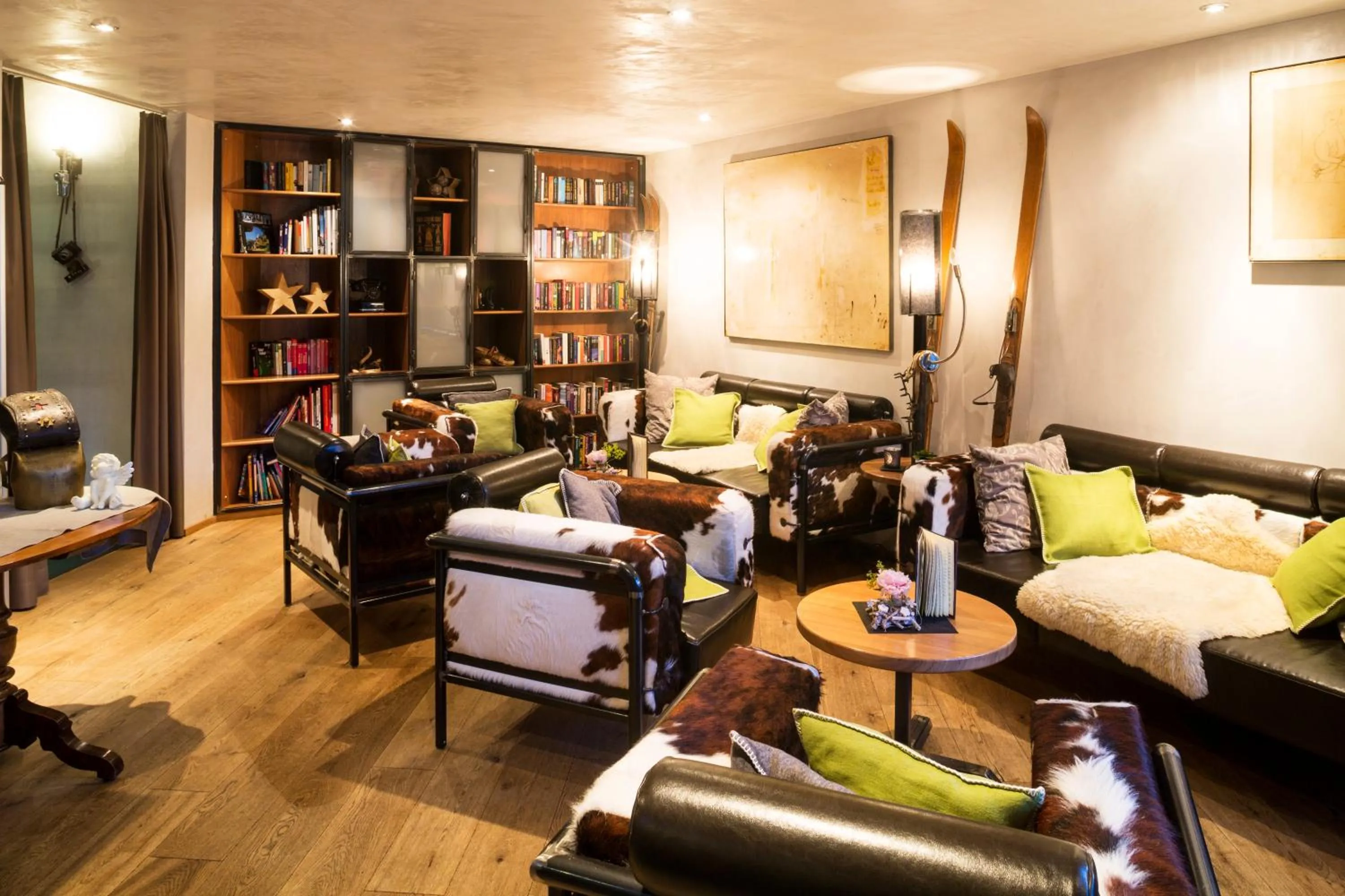 Library in Matterhorn FOCUS Design Hotel