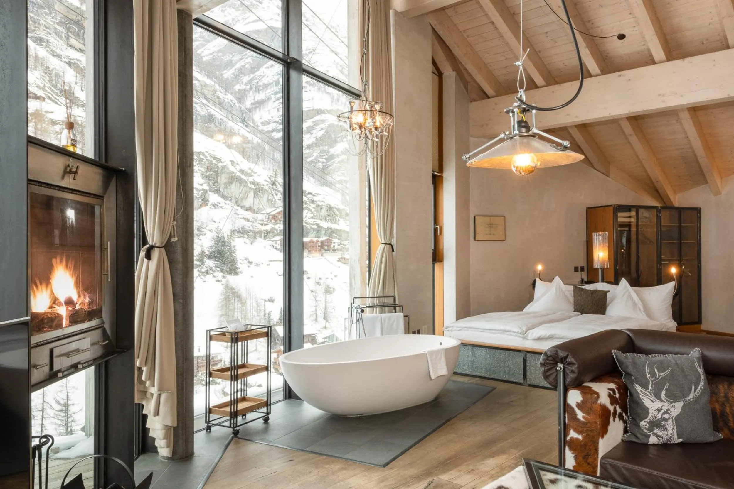 Photo of the whole room, Bed in Matterhorn FOCUS Design Hotel