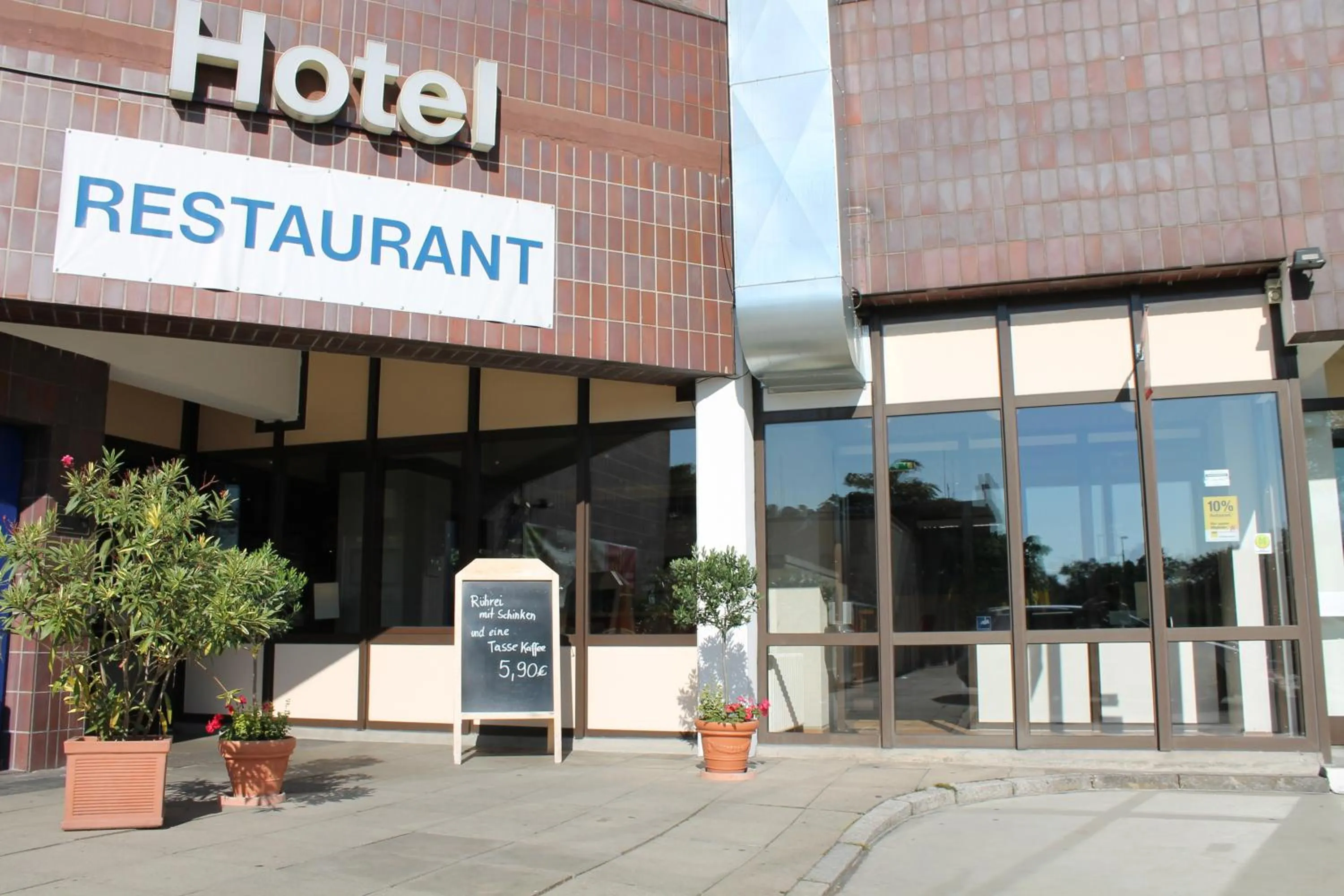 Facade/entrance in Hotel Grunewald