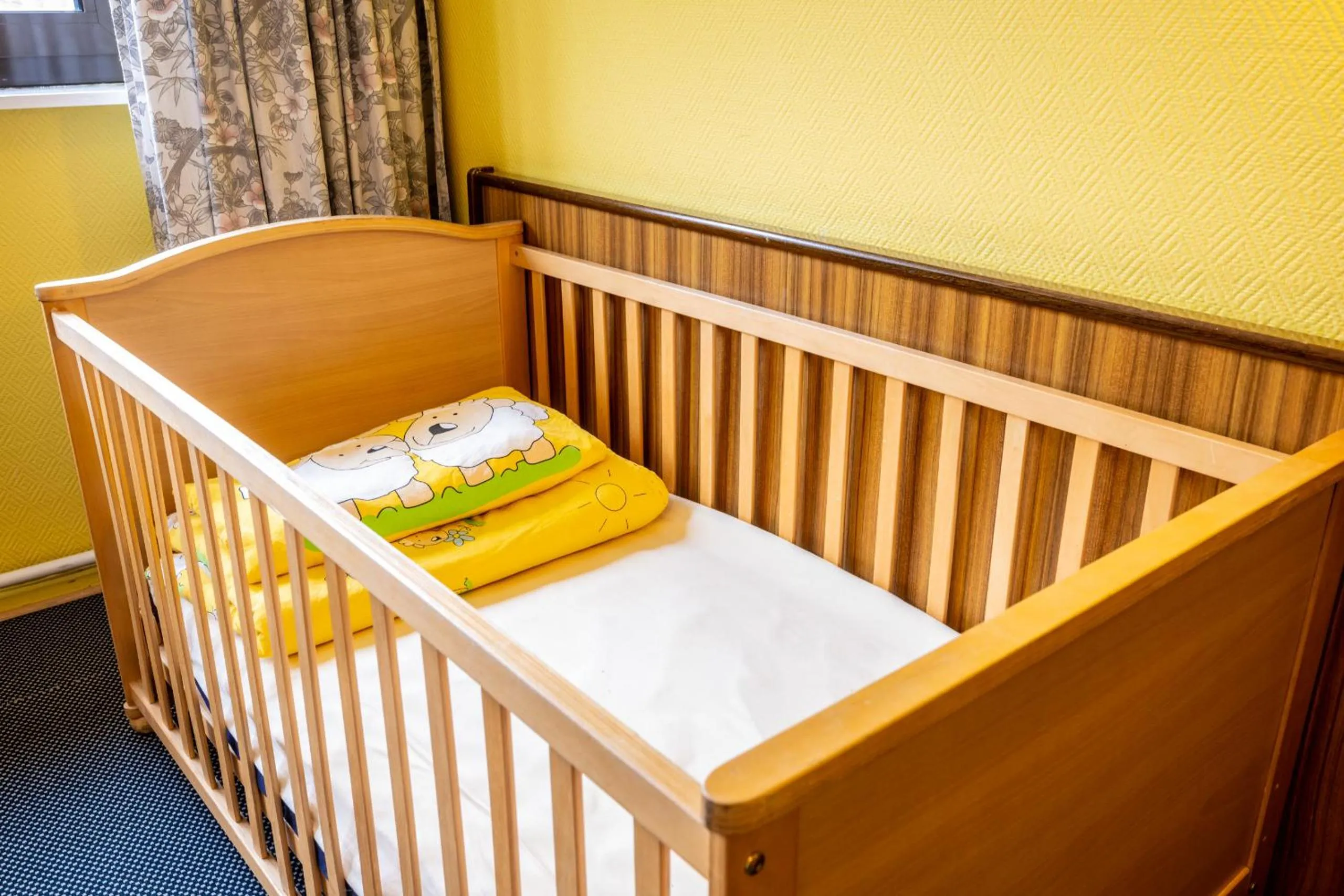 cot in Hotel Grunewald