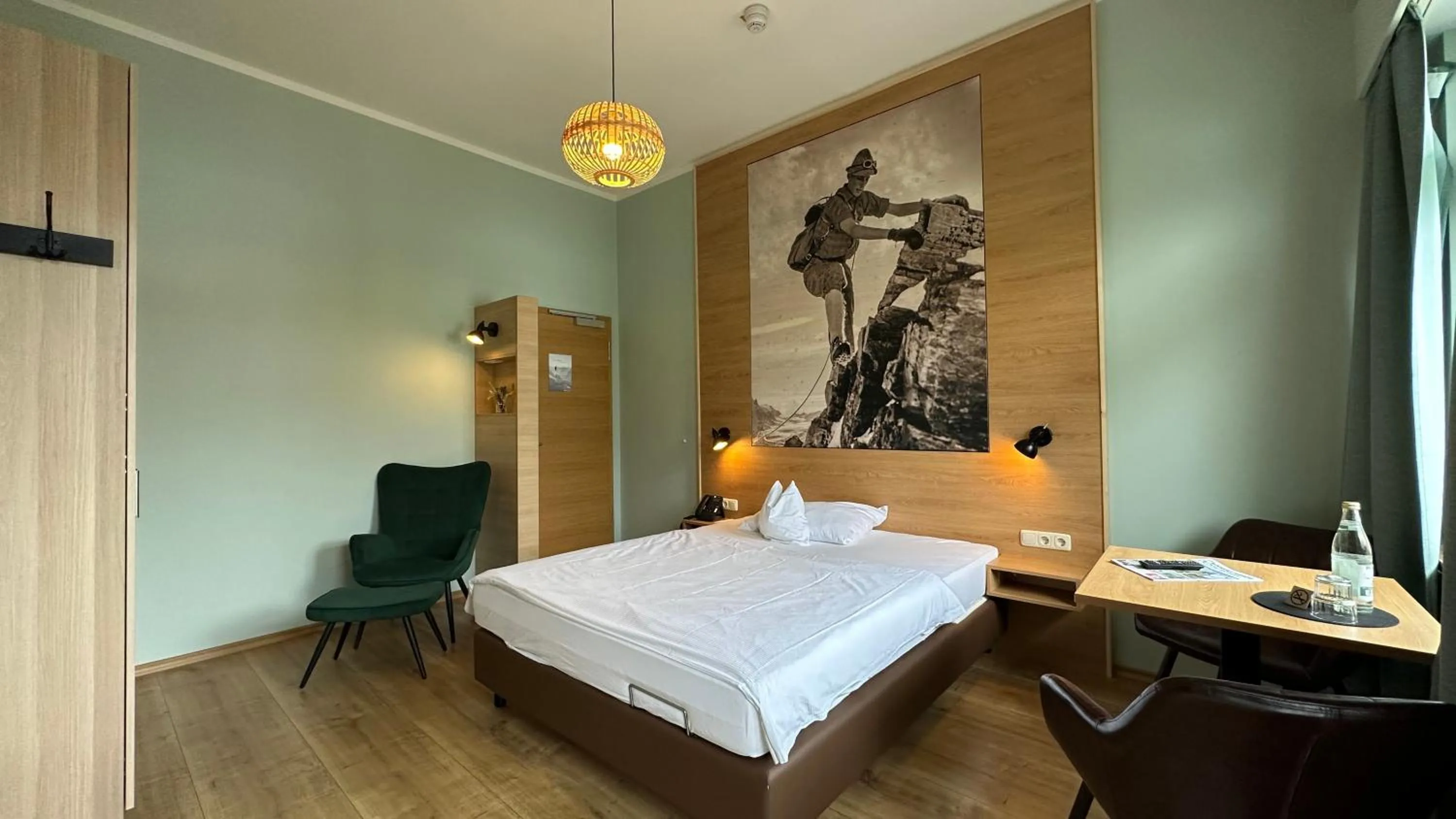 Photo of the whole room, Bed in Alpenstadthotels