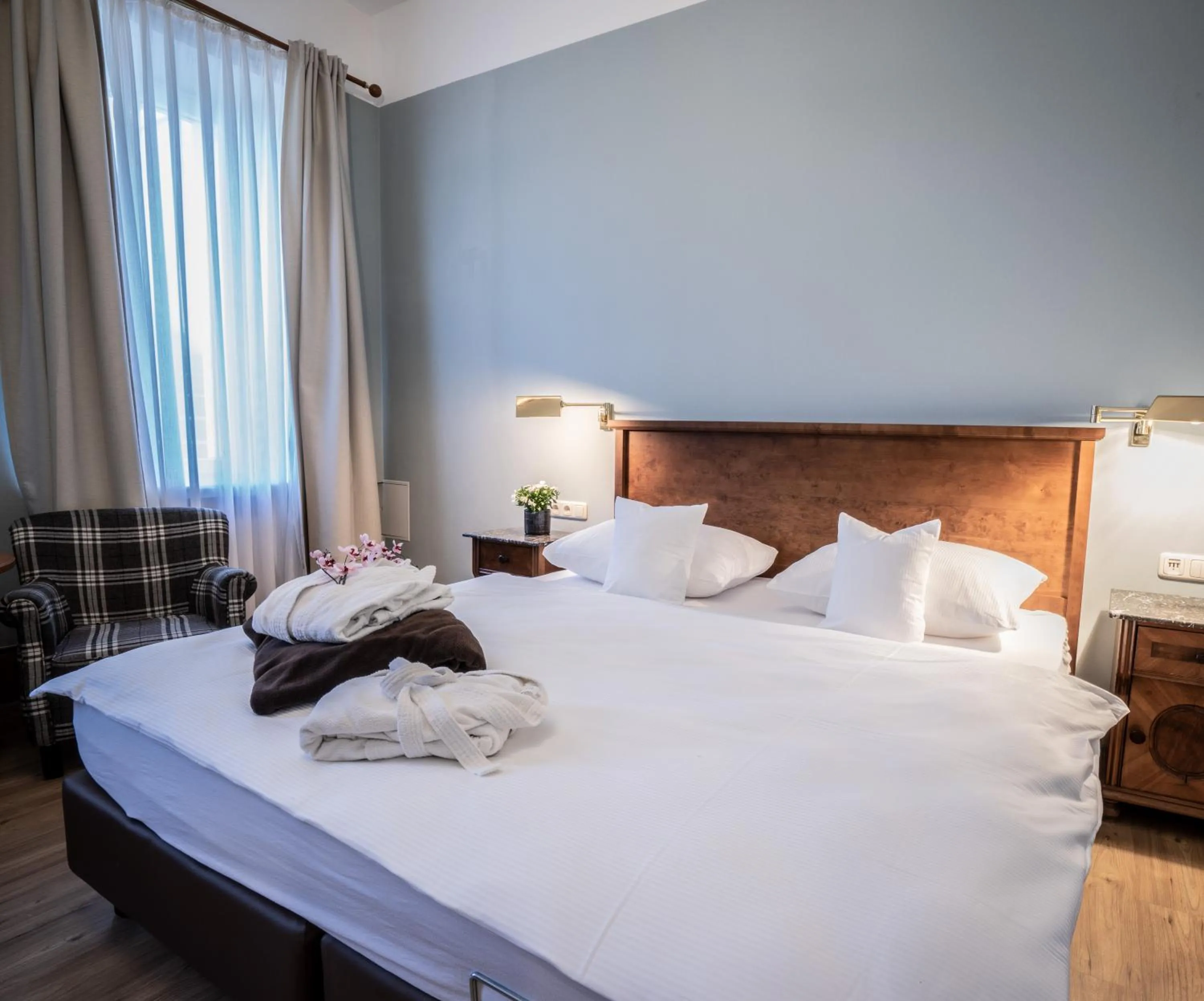 Photo of the whole room, Bed in Alpenstadthotels