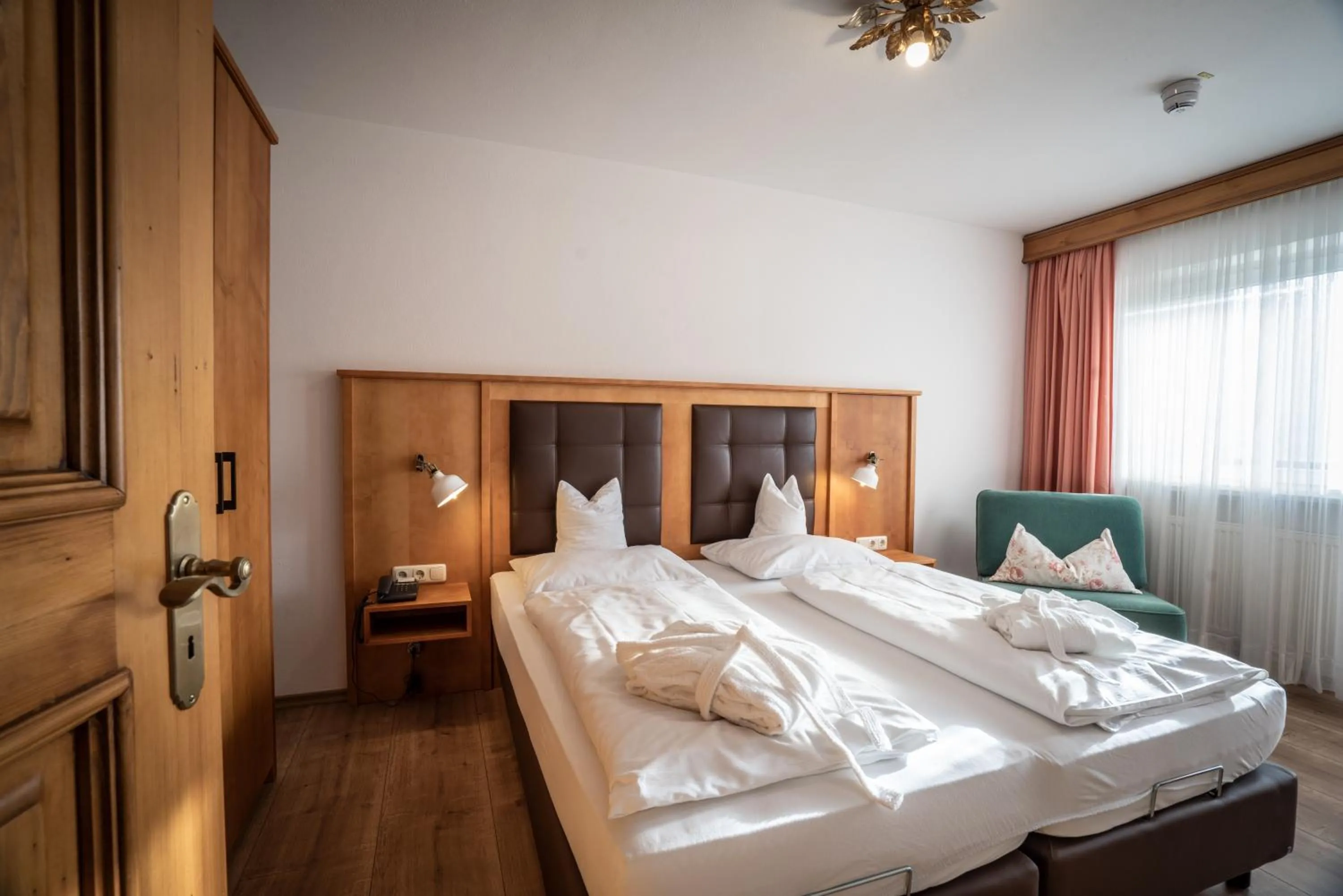 Bedroom, Bed in Alpenstadthotels