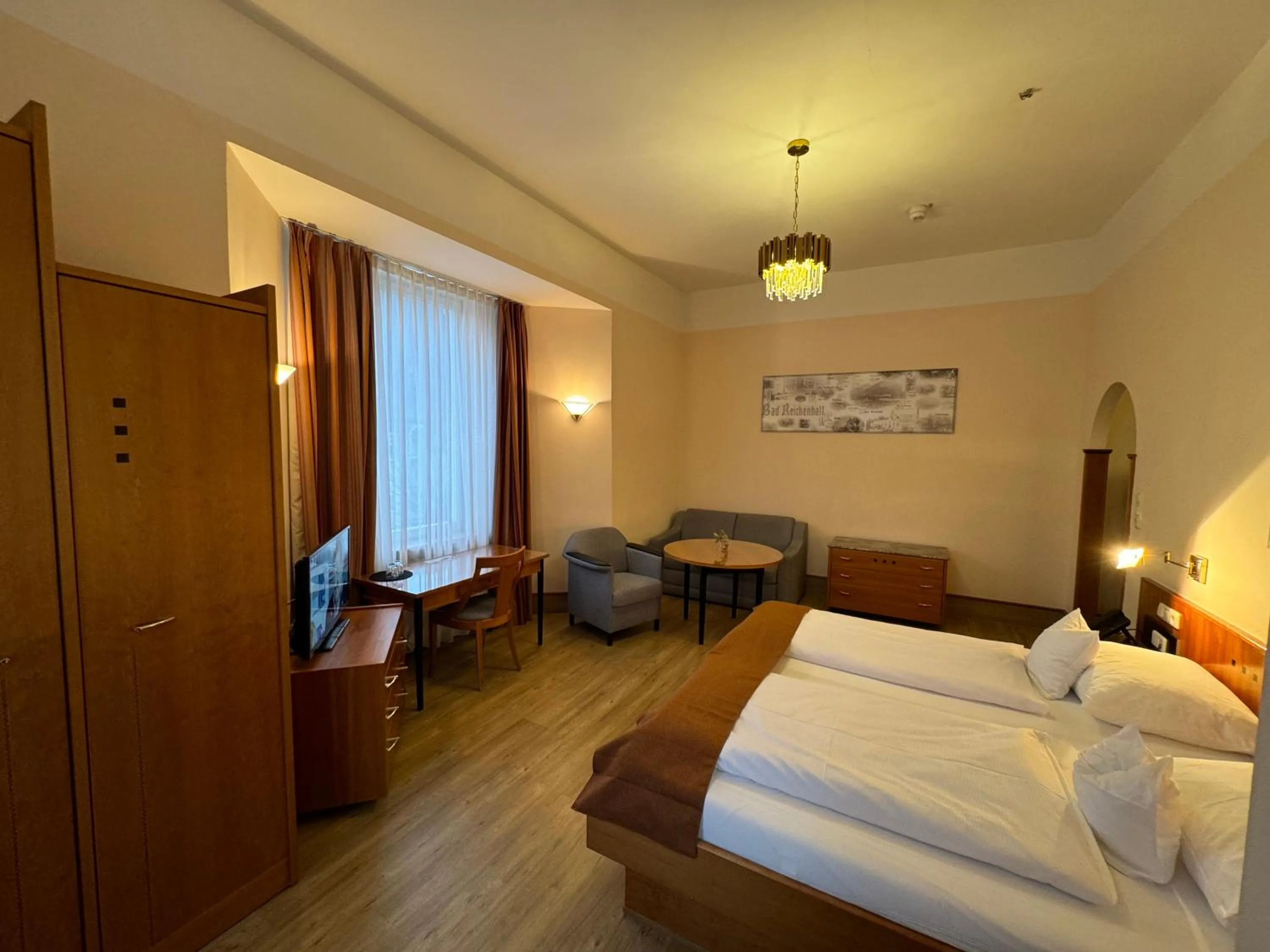 Photo of the whole room, Bed in Alpenstadthotels