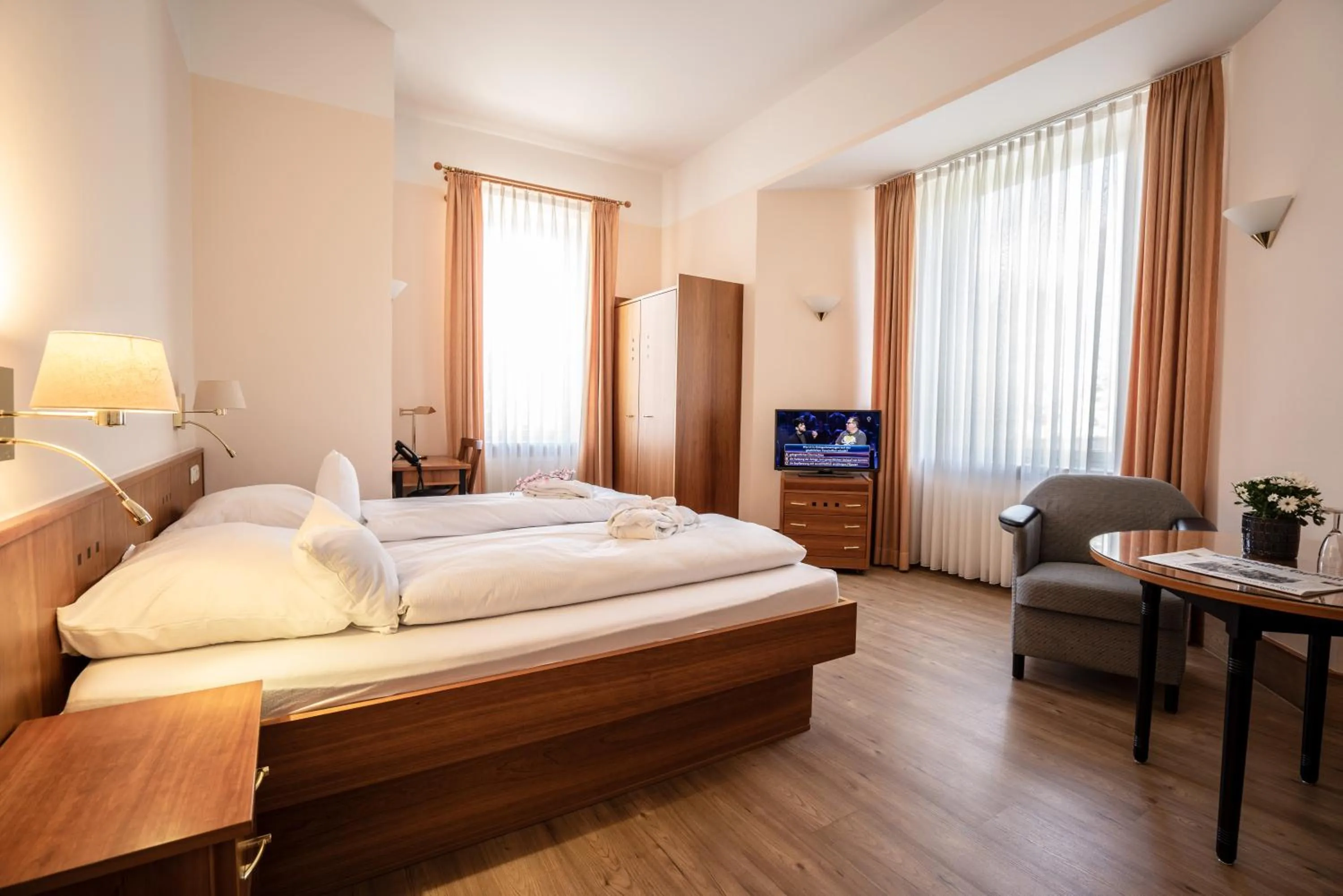 Bedroom, Bed in Alpenstadthotels