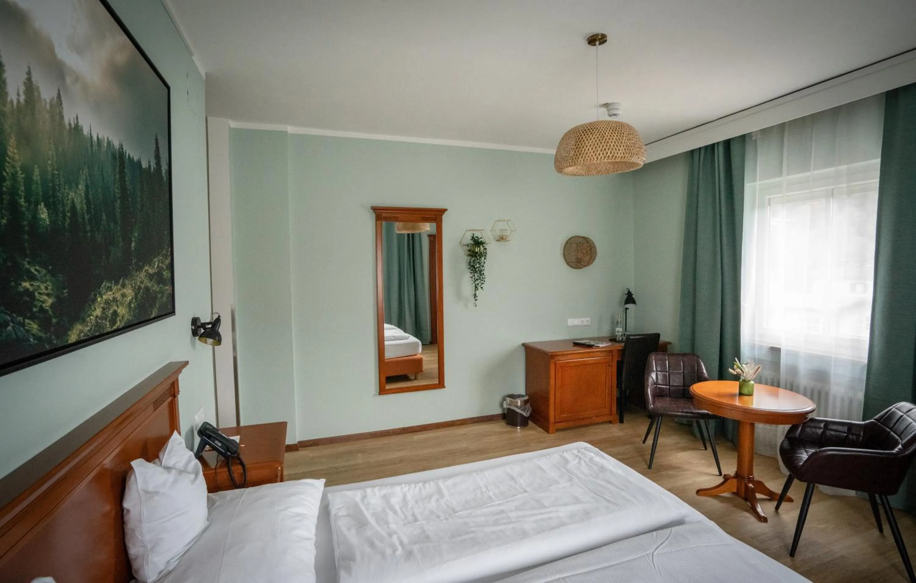 Bedroom, Bed in Alpenstadthotels