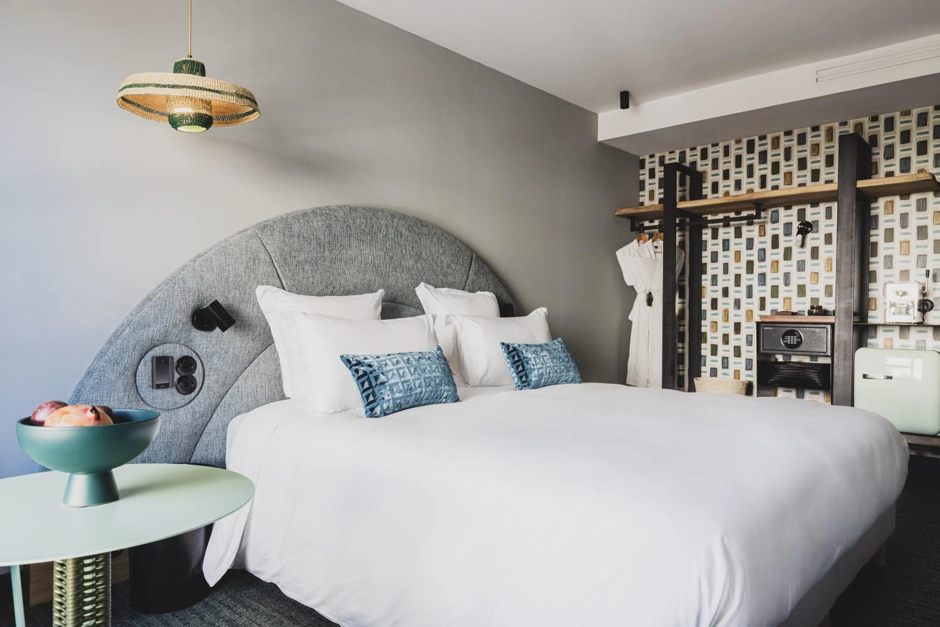 Bedroom, Bed in Le Garage Biarritz Hôtel