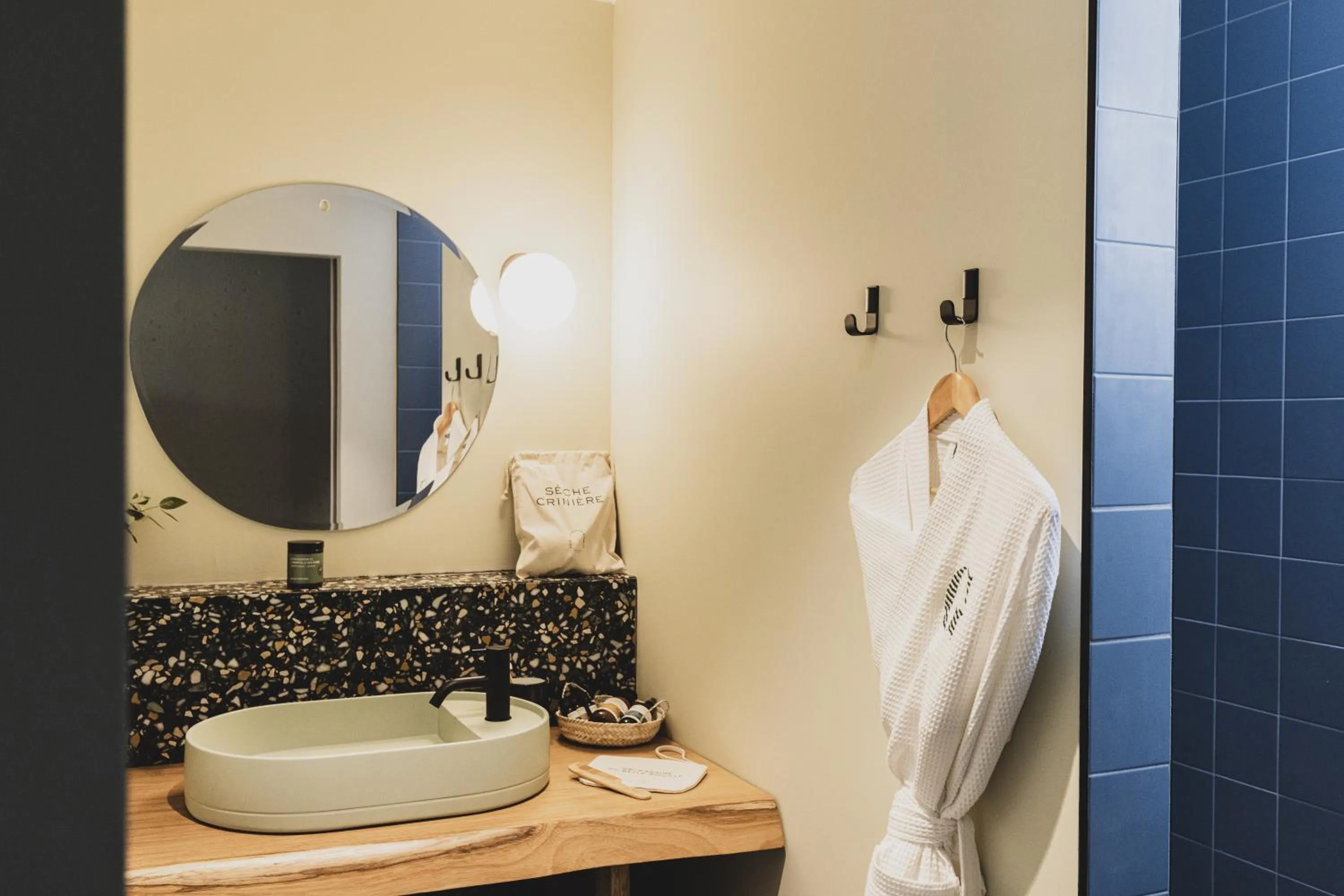 Bathroom in Le Garage Biarritz Hôtel