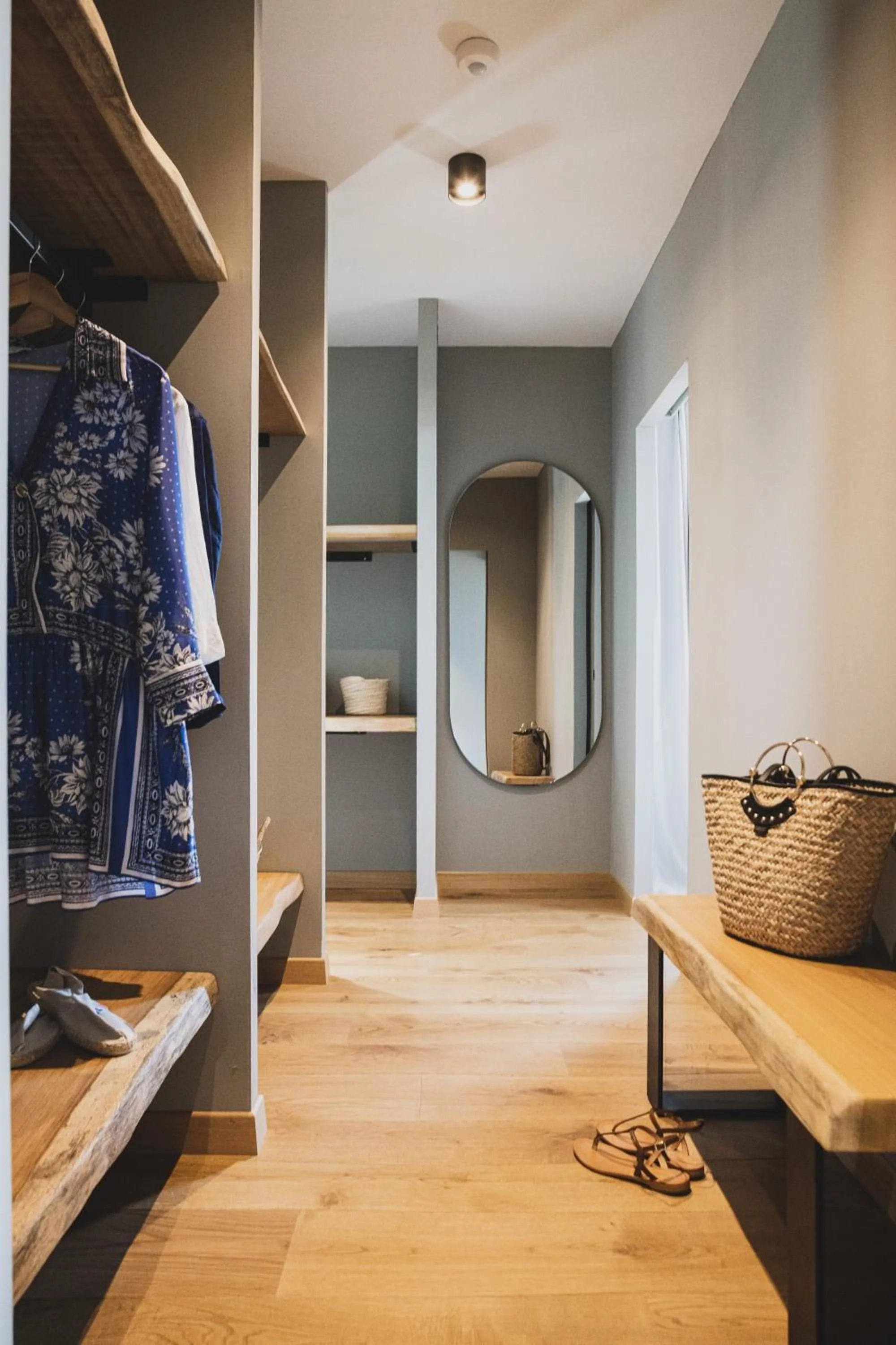 wardrobe in Le Garage Biarritz Hôtel