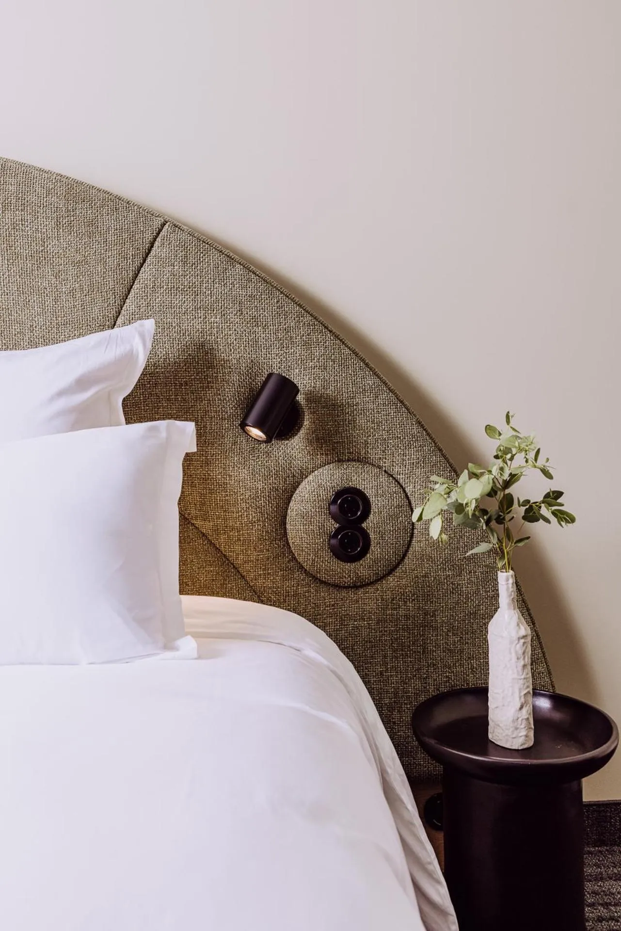 Bed in Le Garage Biarritz Hôtel