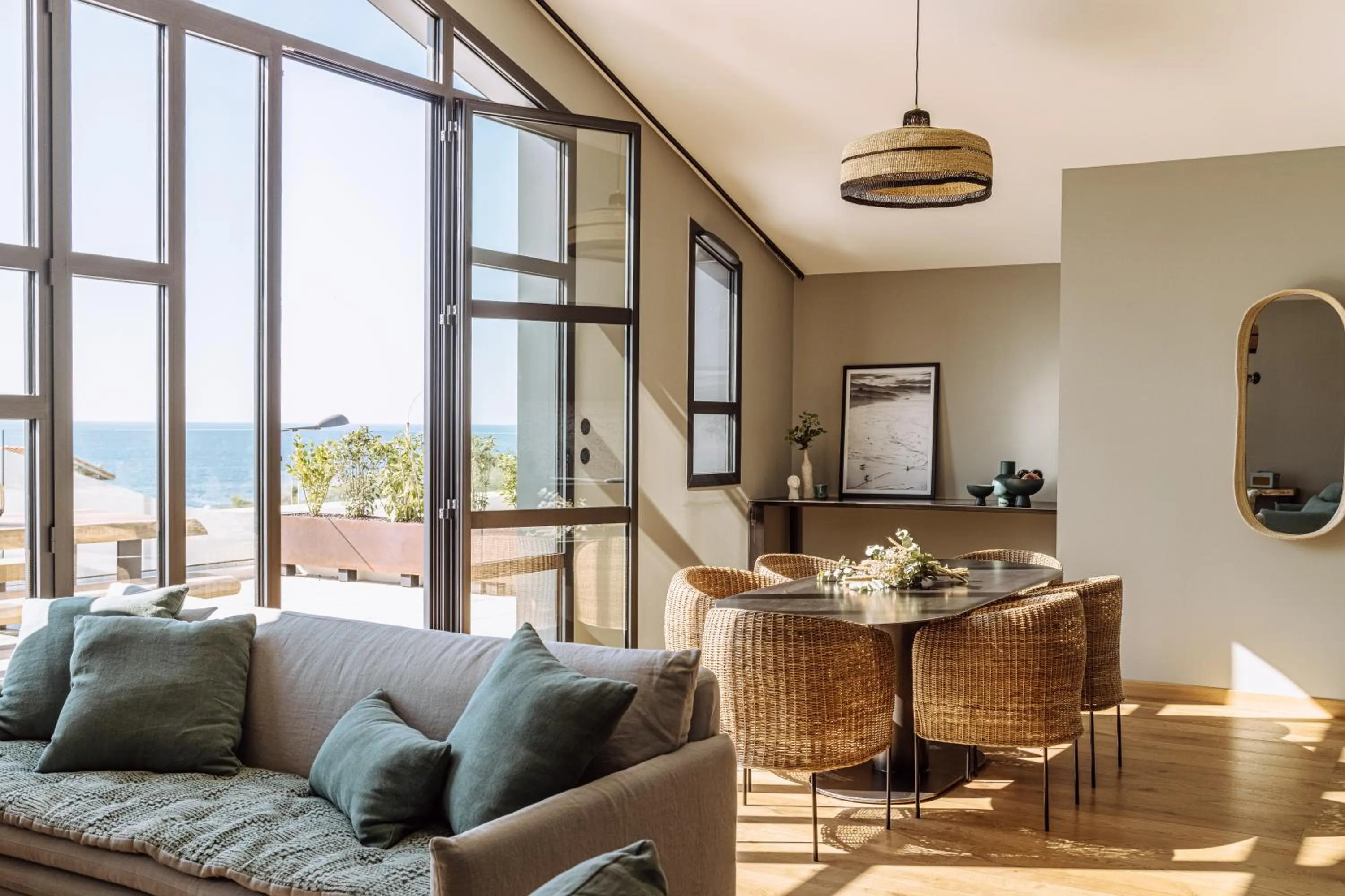 Seating area in Le Garage Biarritz Hôtel