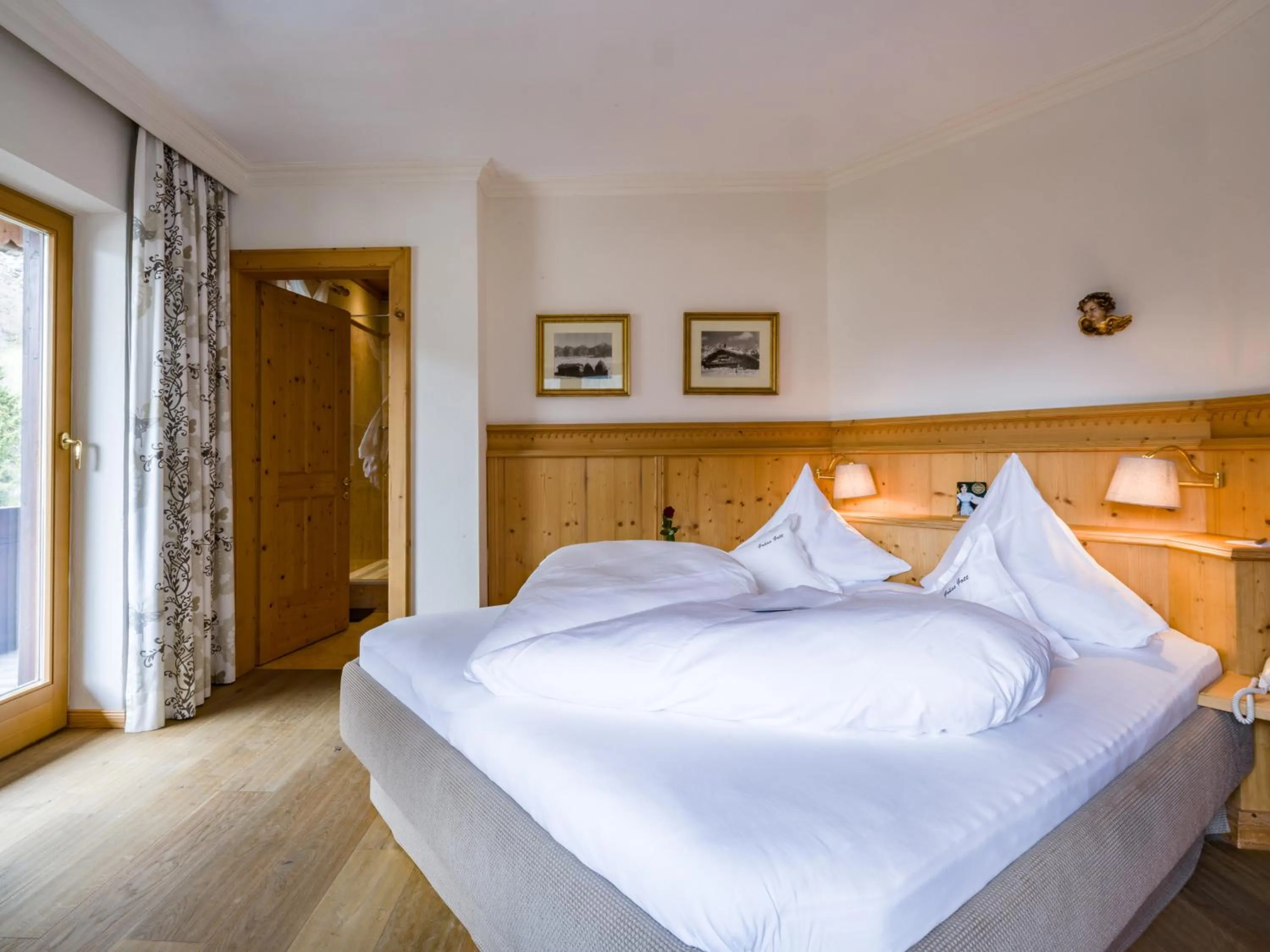 Bed in Relais&Châteaux Spa-Hotel Jagdhof