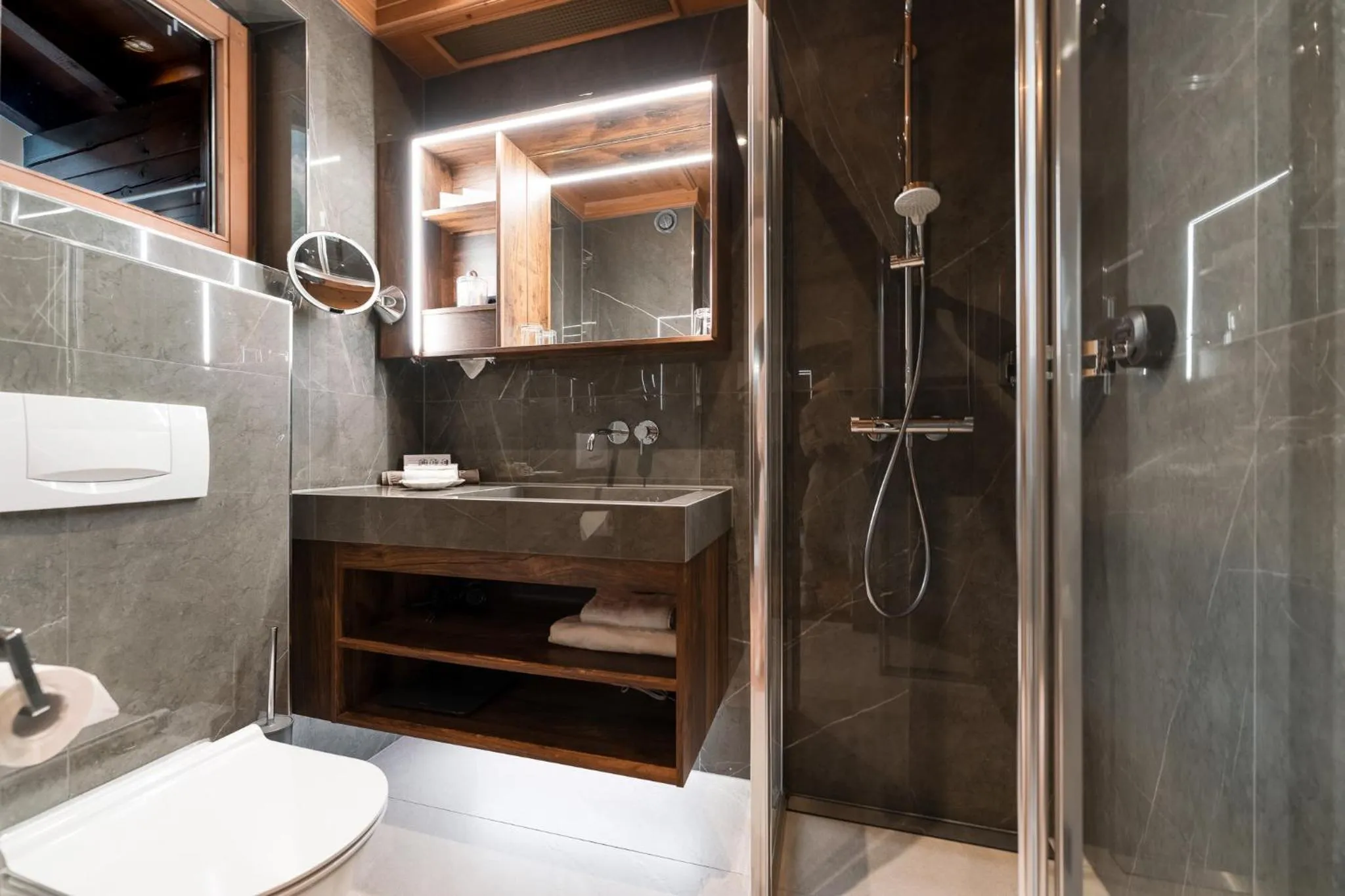 Shower in Relais&Châteaux Spa-Hotel Jagdhof