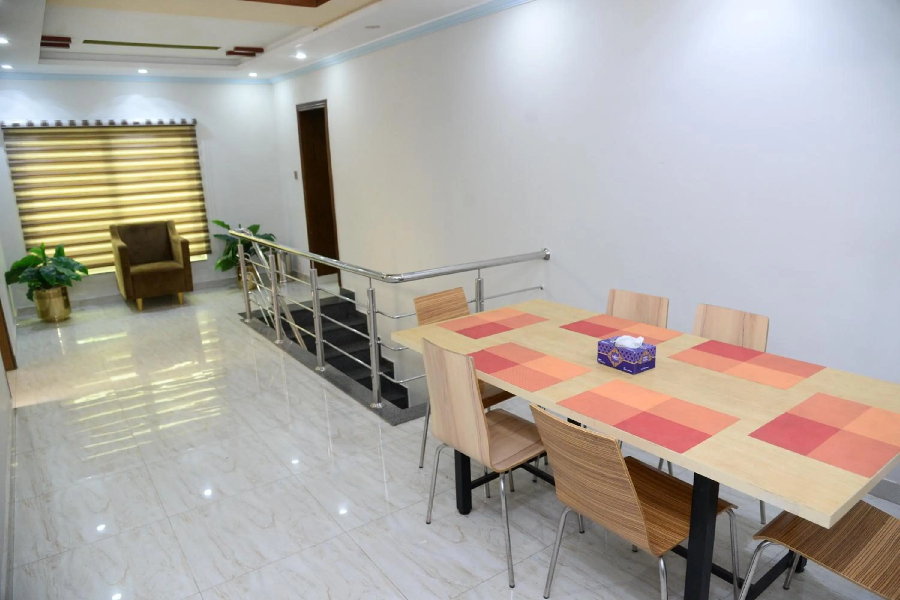 Restaurant/places to eat in Hotel Deluxe Lahore