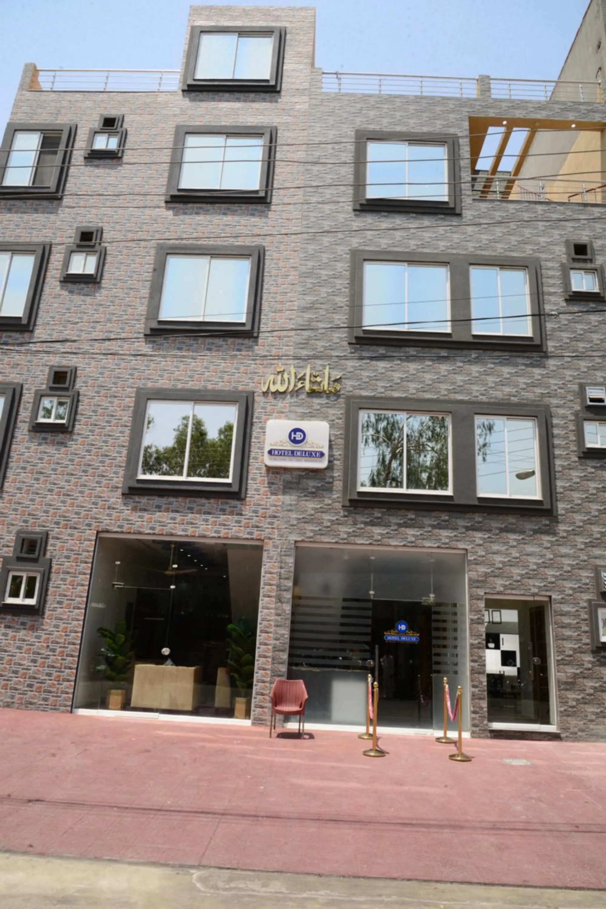 Property building in Hotel Deluxe Lahore