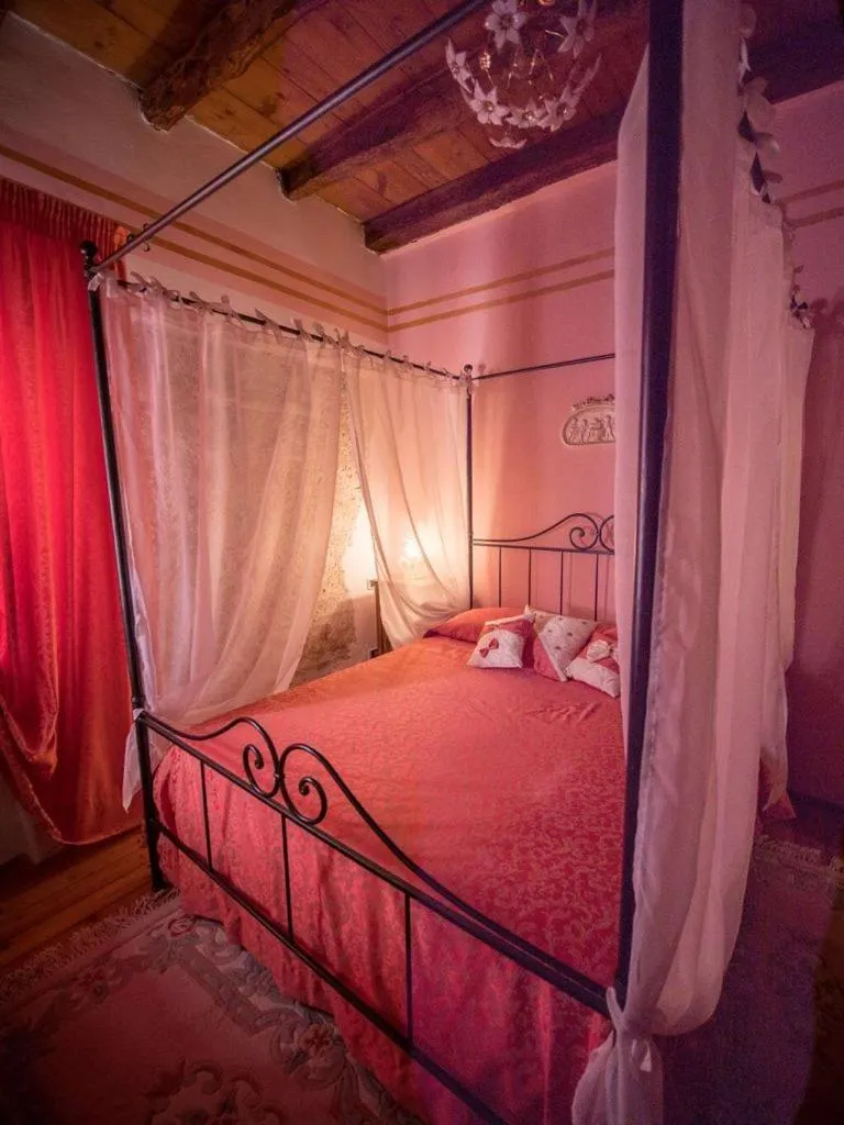 Photo of the whole room, Bed in Antica Villa Sophie