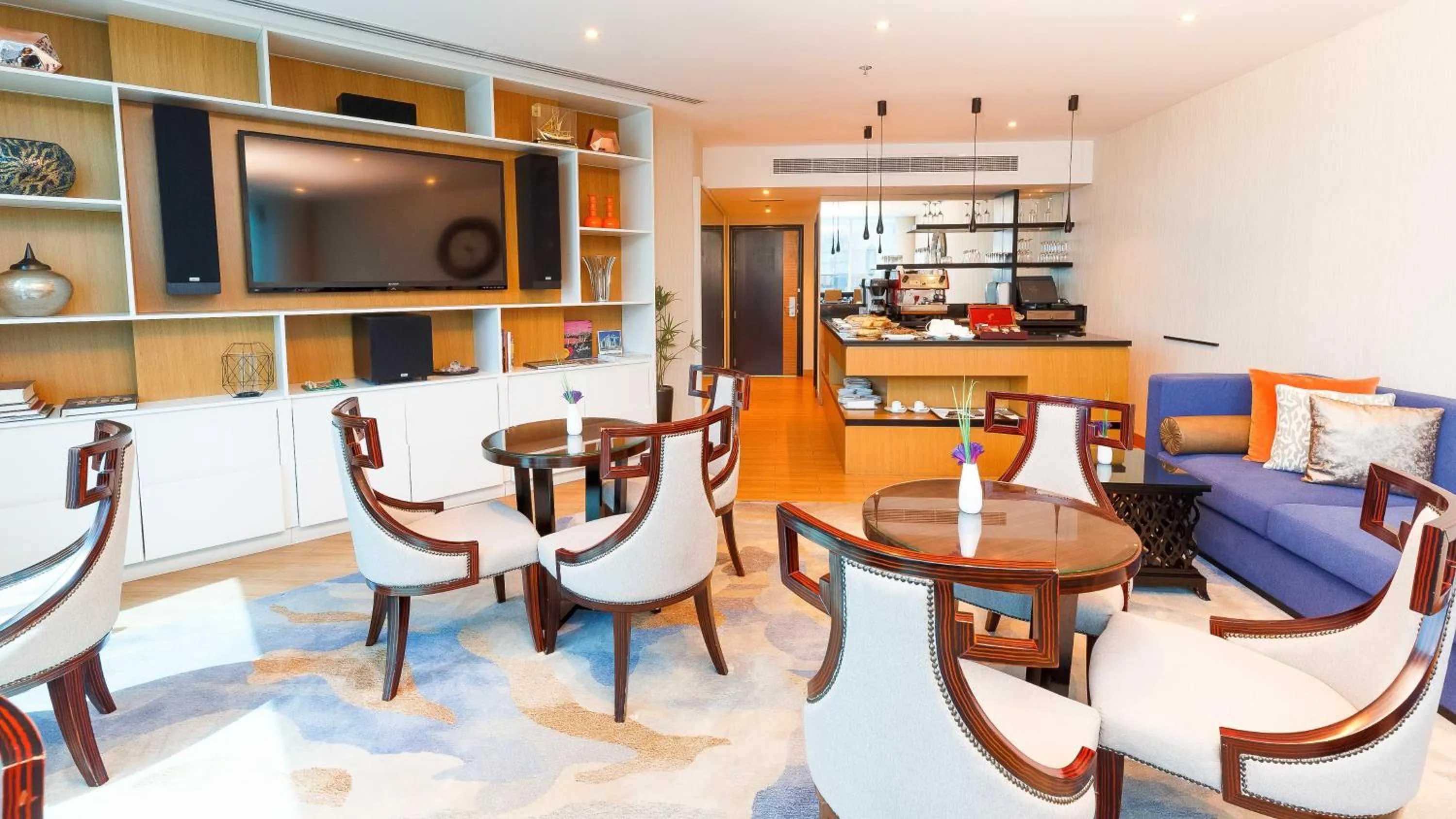 Photo of the whole room in Holiday Inn Dubai Al Barsha by IHG