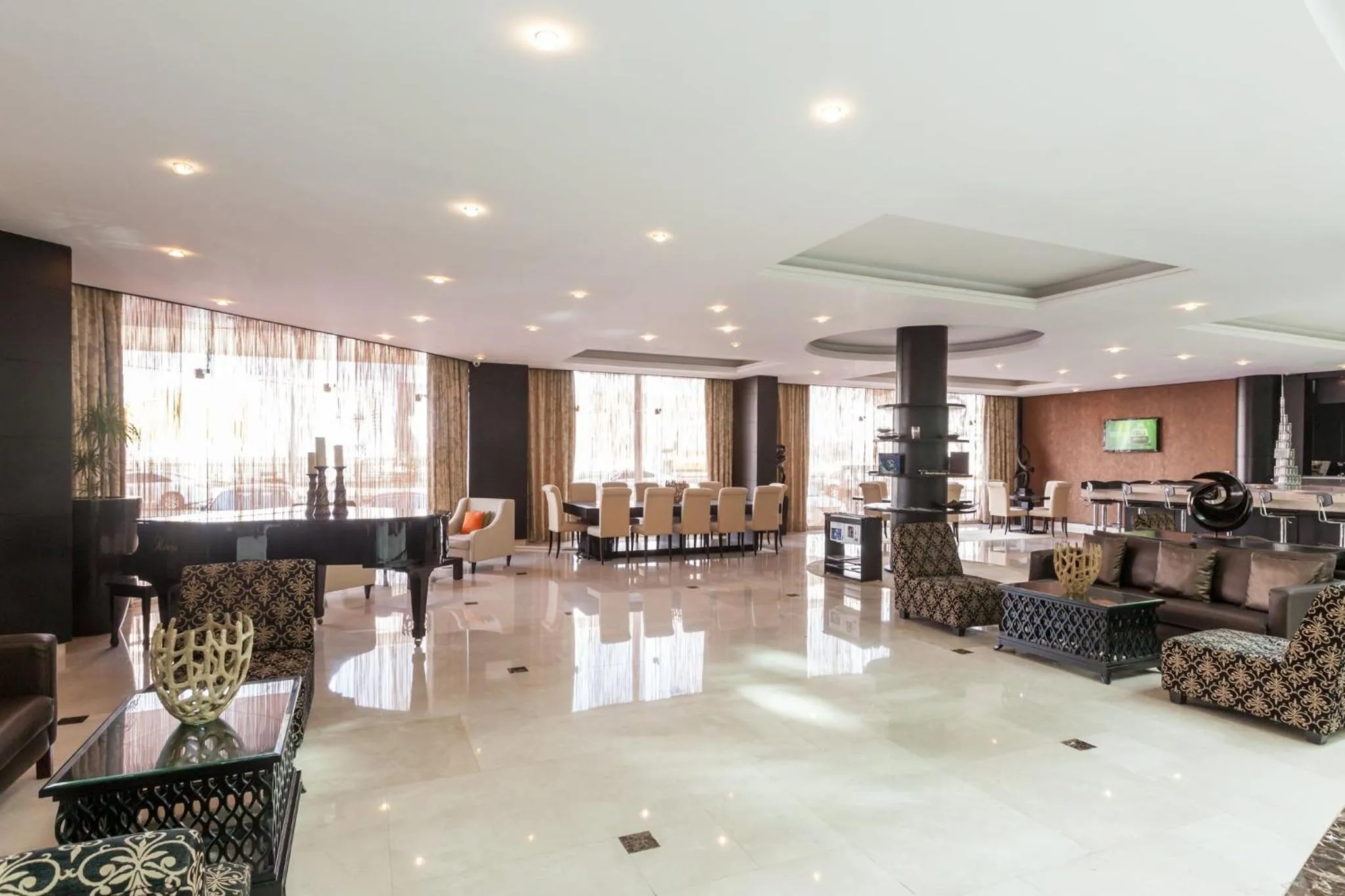 Lounge or bar in Holiday Inn Dubai Al Barsha by IHG