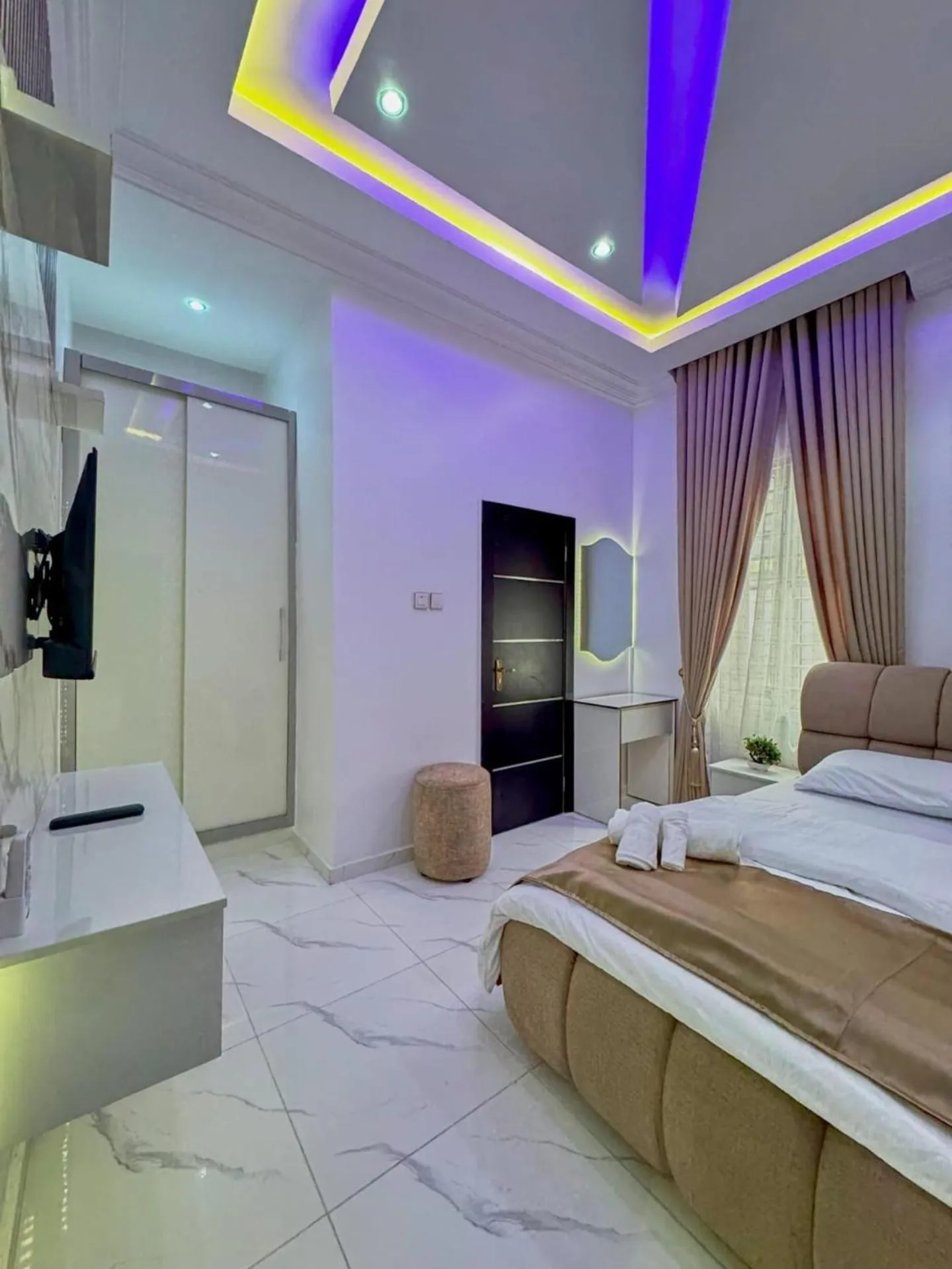 Bed in luxury 3bed rooms villa duplex lekki nigeria