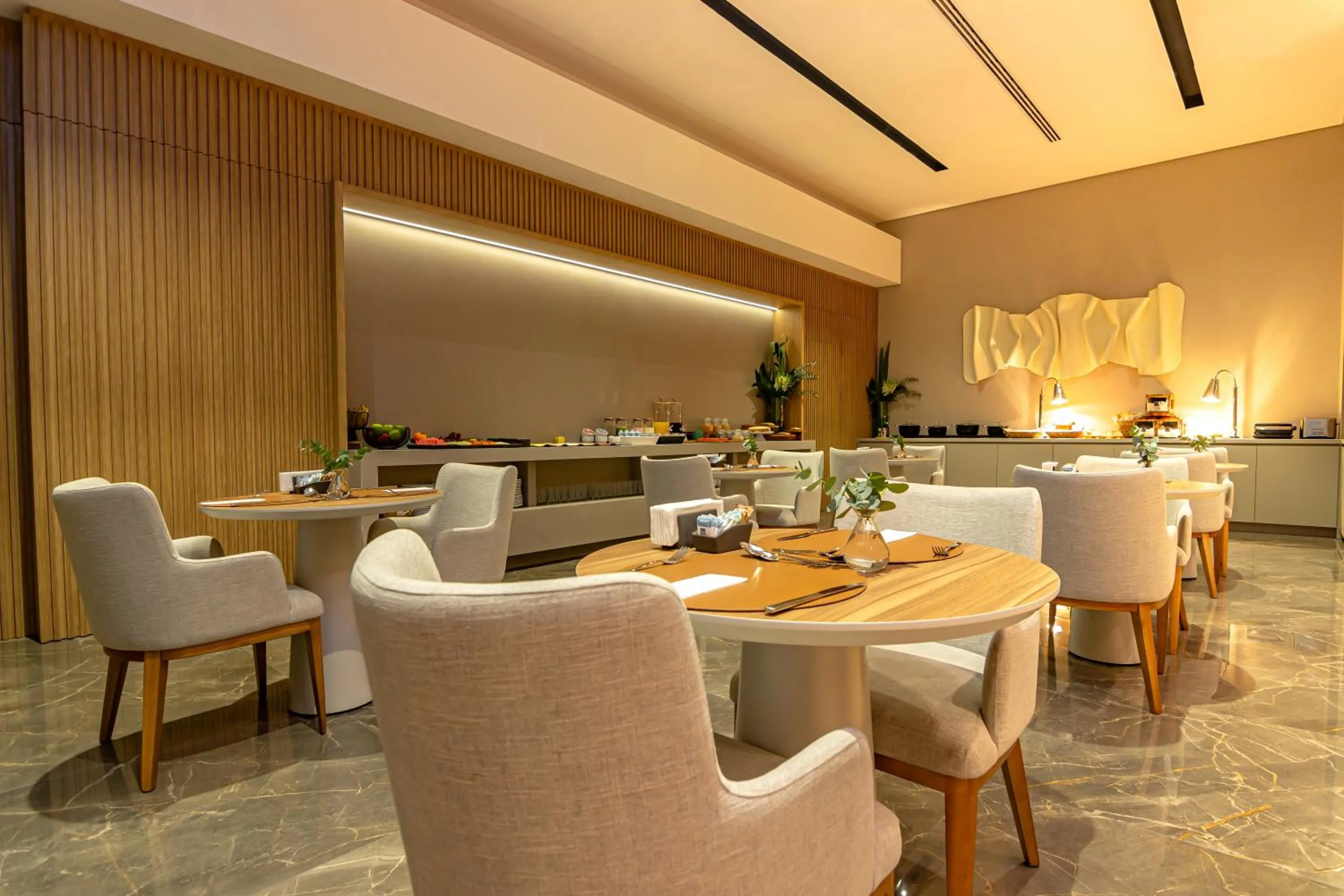 Restaurant/places to eat in K-Platz Hotel