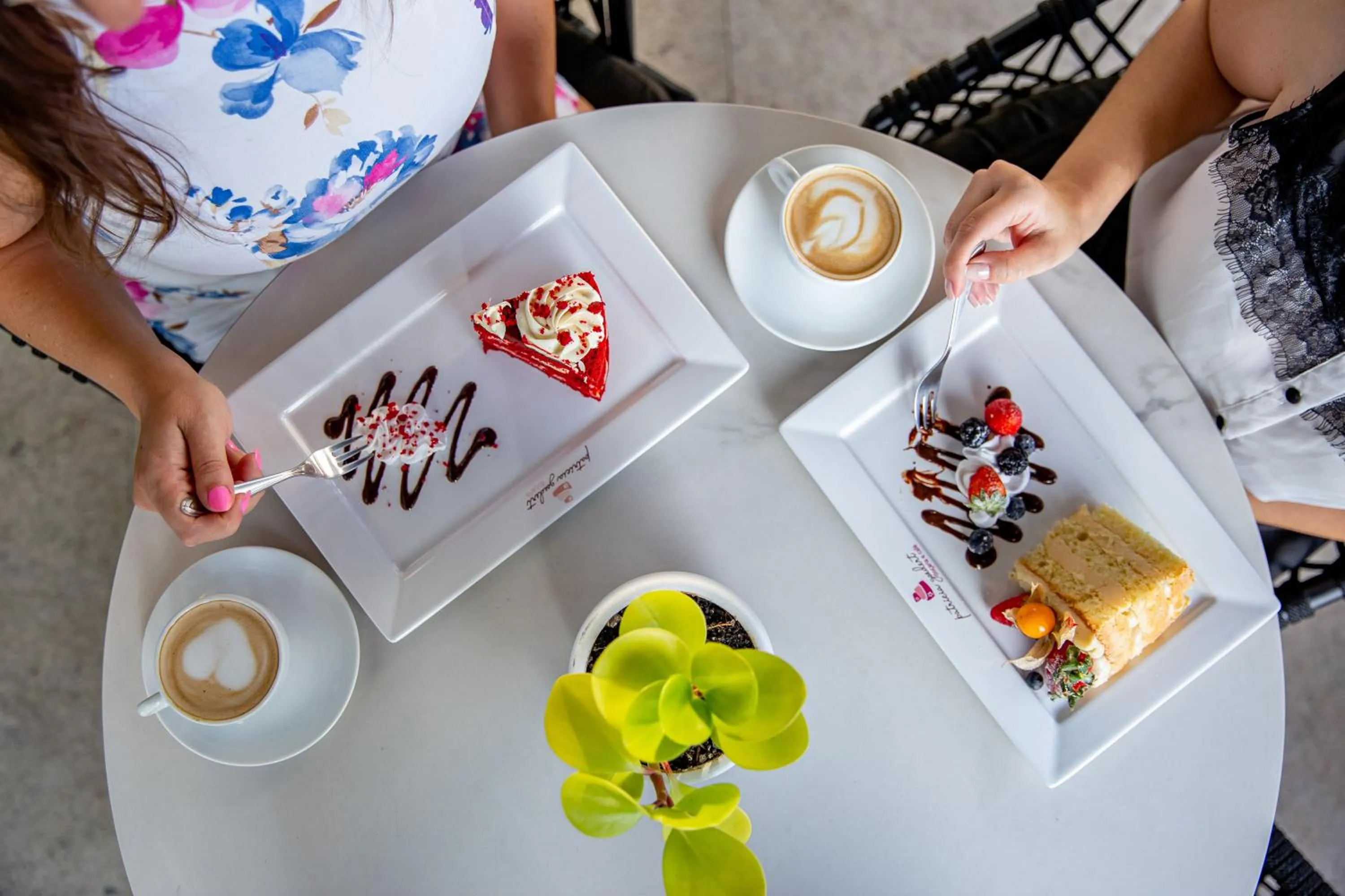 Restaurant/places to eat in K-Platz Hotel