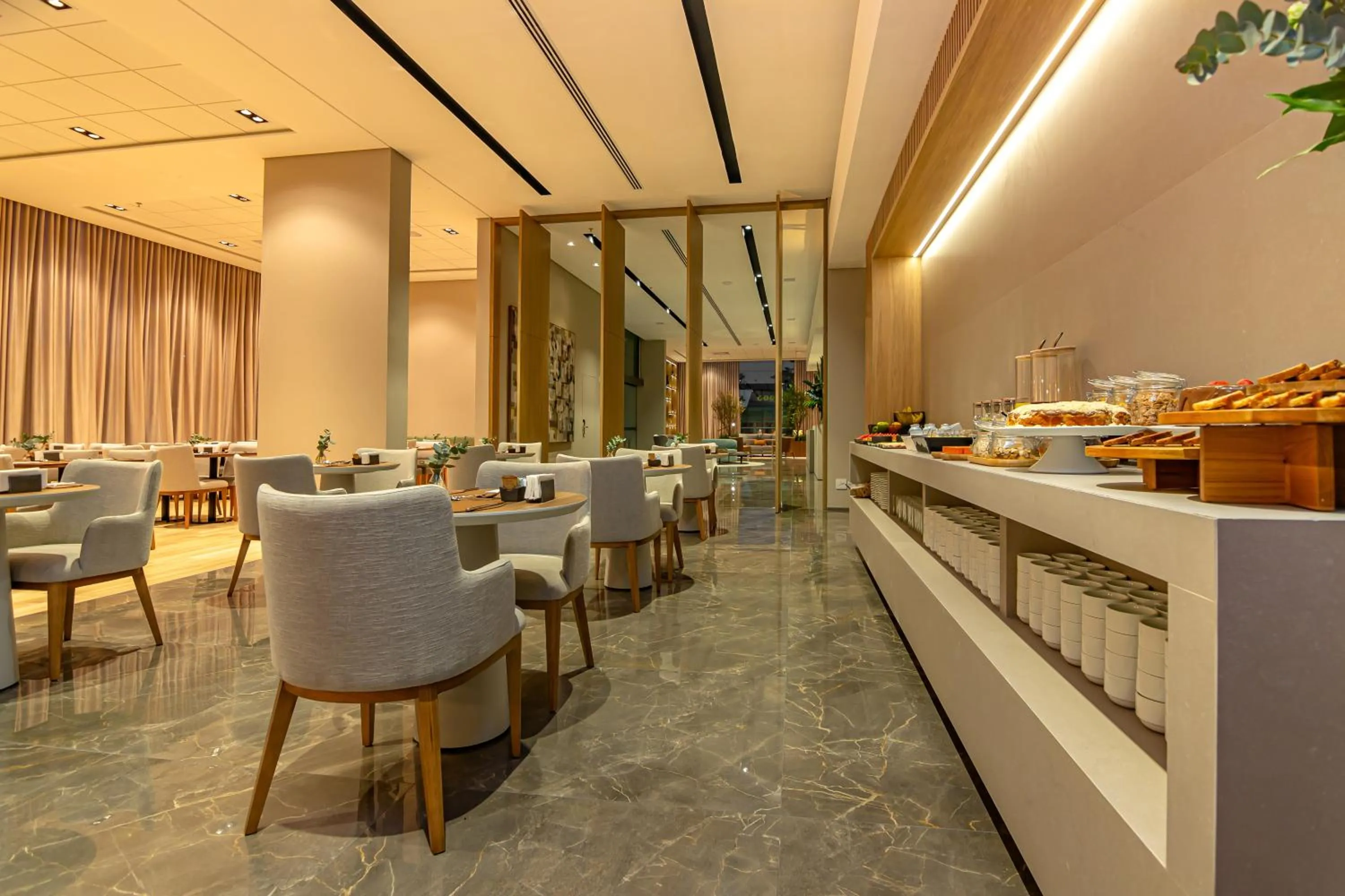 Restaurant/places to eat in K-Platz Hotel