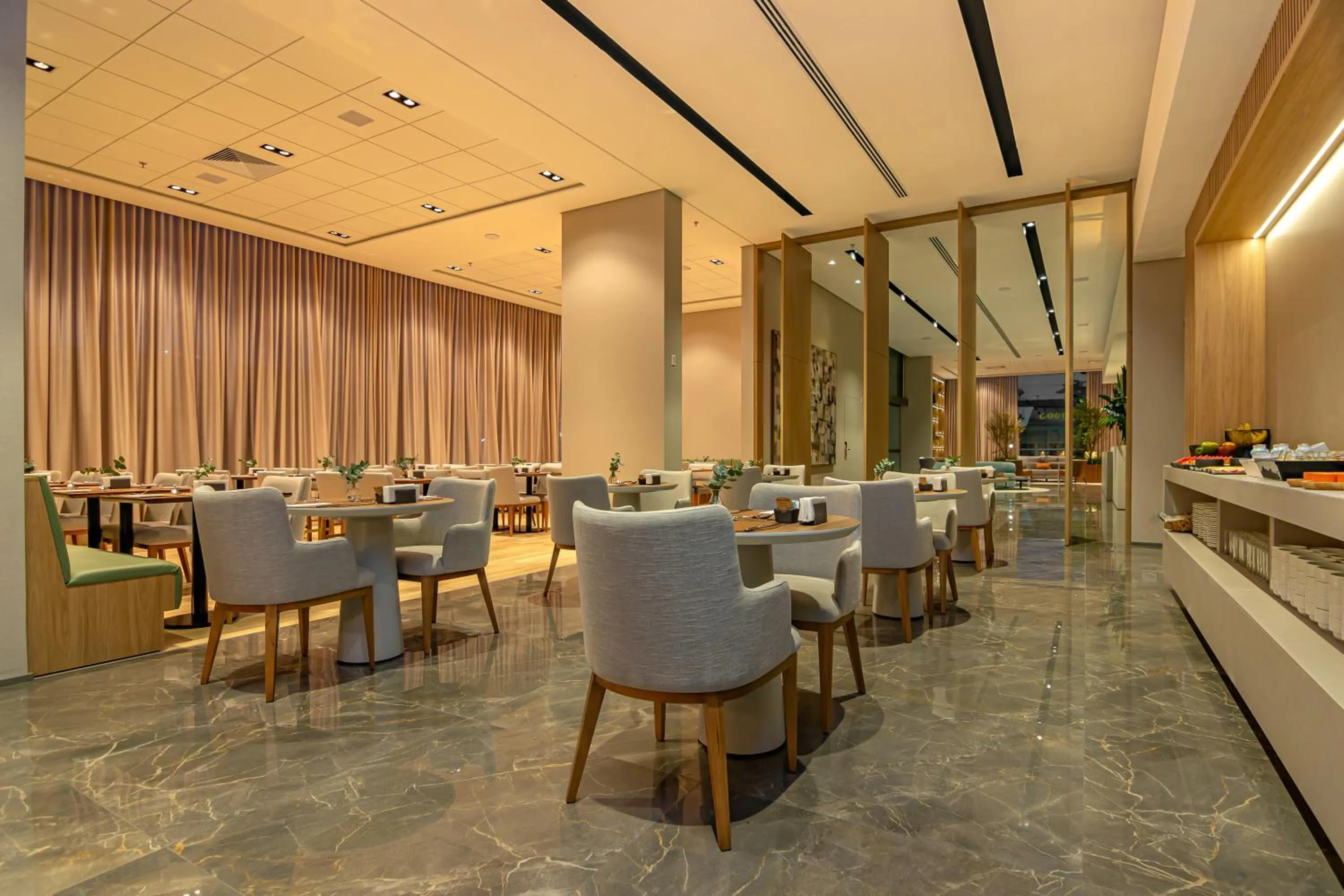 Restaurant/places to eat in K-Platz Hotel