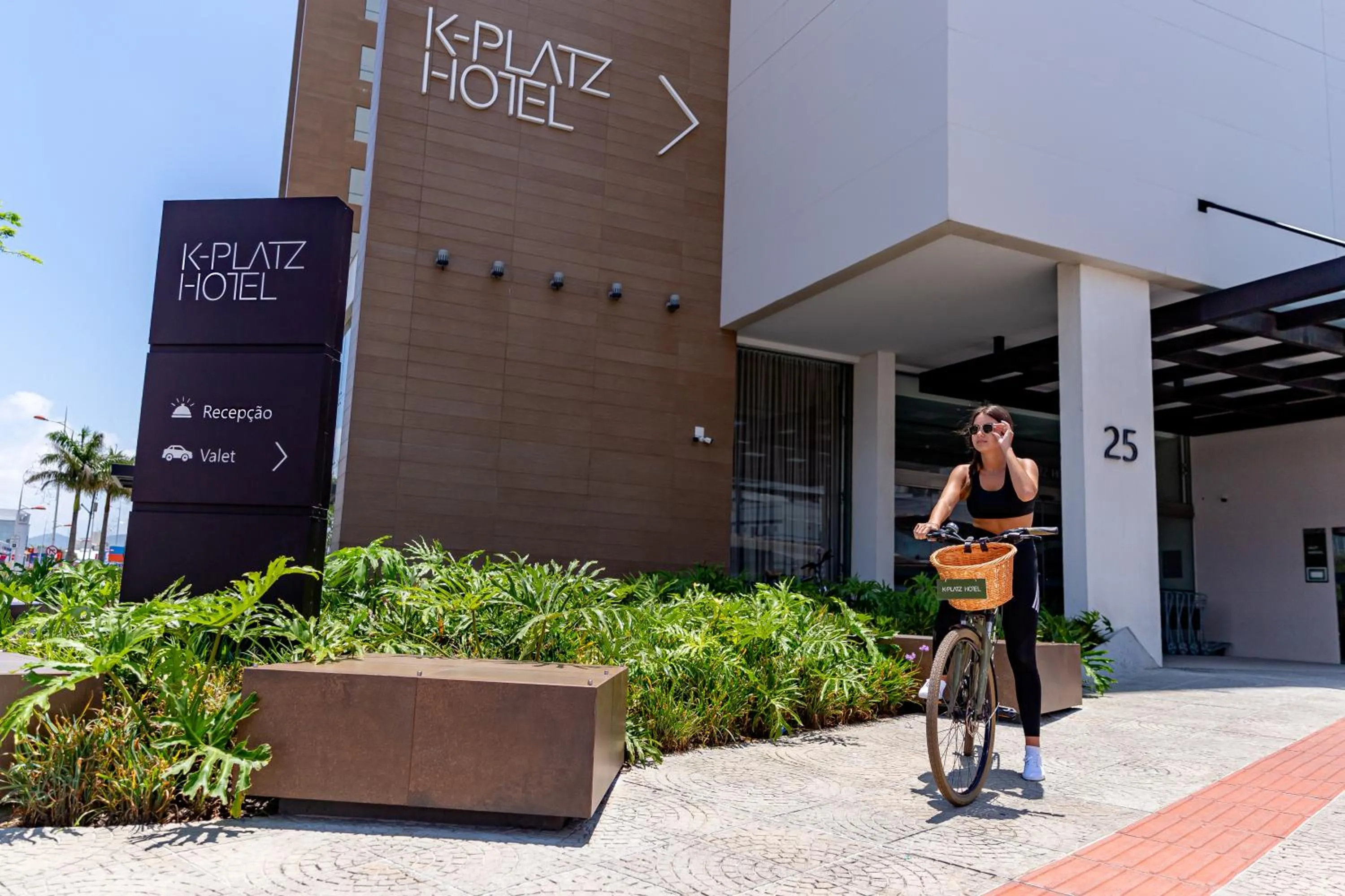 Facade/entrance in K-Platz Hotel