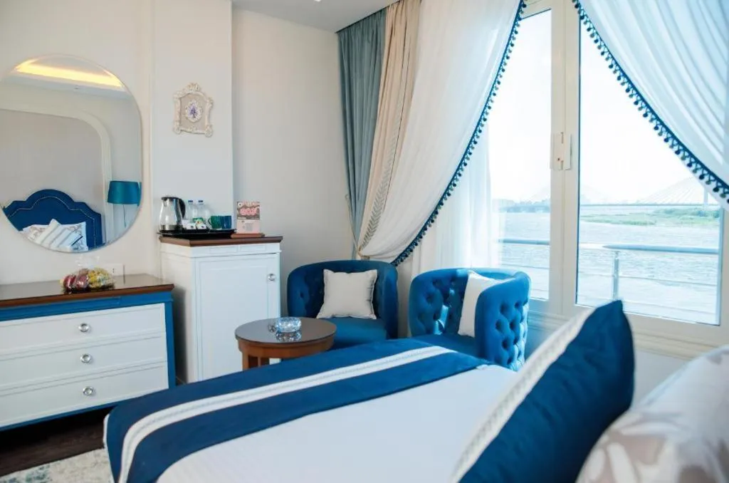 Bed in Nile Transport Hotel