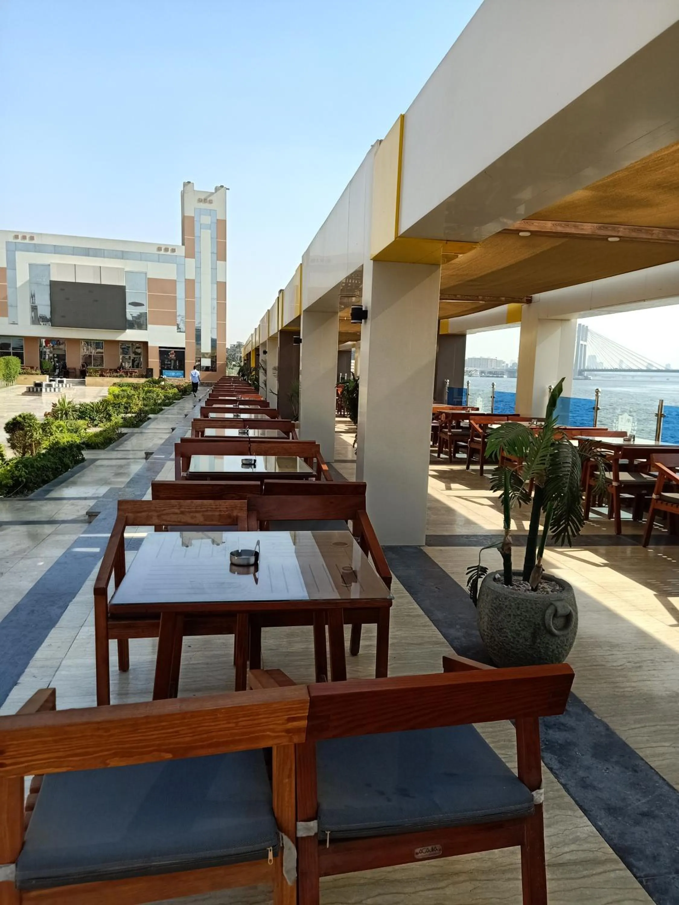 Restaurant/places to eat in Nile Transport Hotel