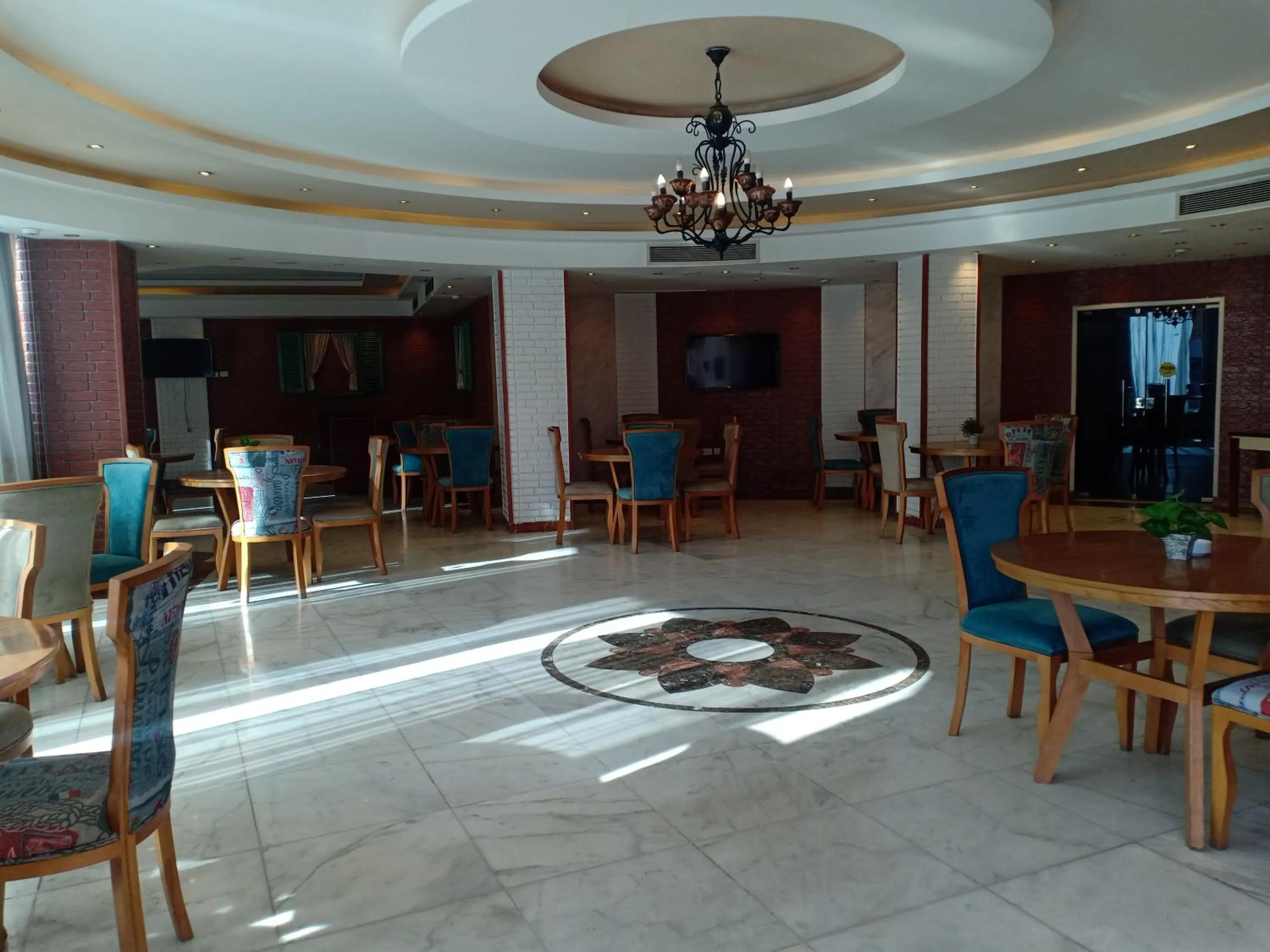 Restaurant/places to eat in Nile Transport Hotel