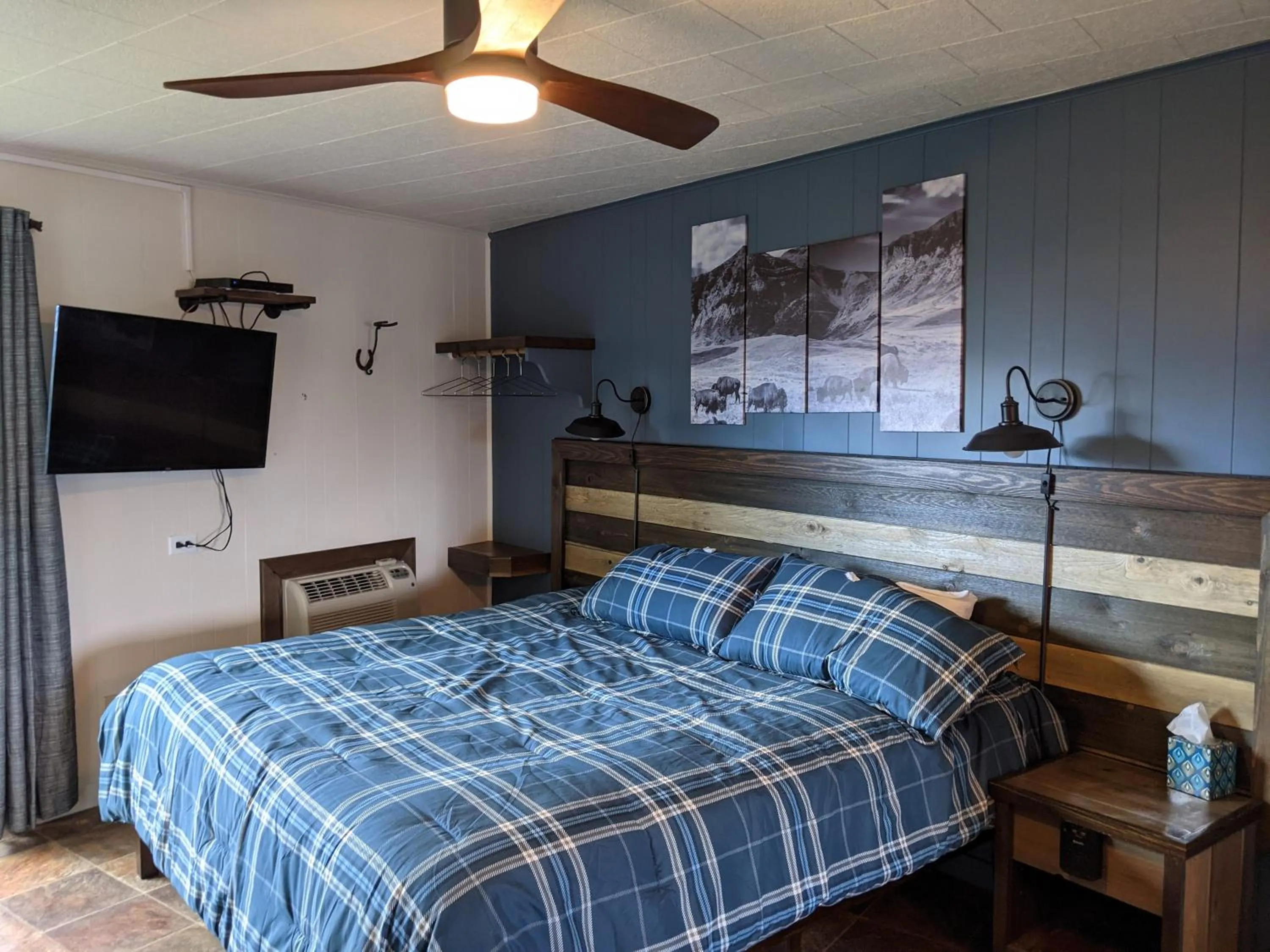 Bed in Slackwater Inn