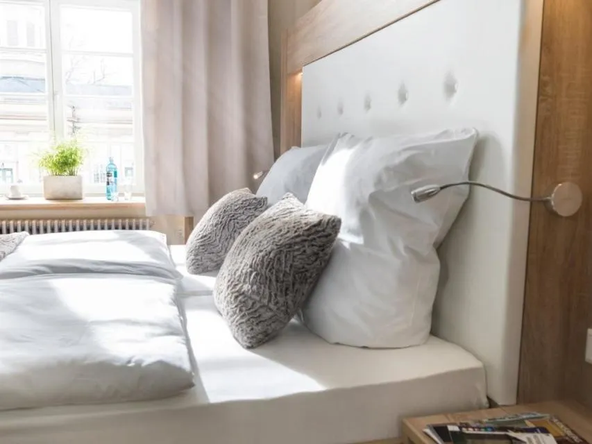 Bedroom, Bed in Zum Landsberger Hof