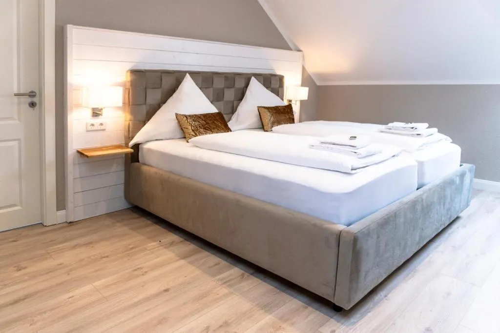 Bedroom, Bed in Zum Landsberger Hof