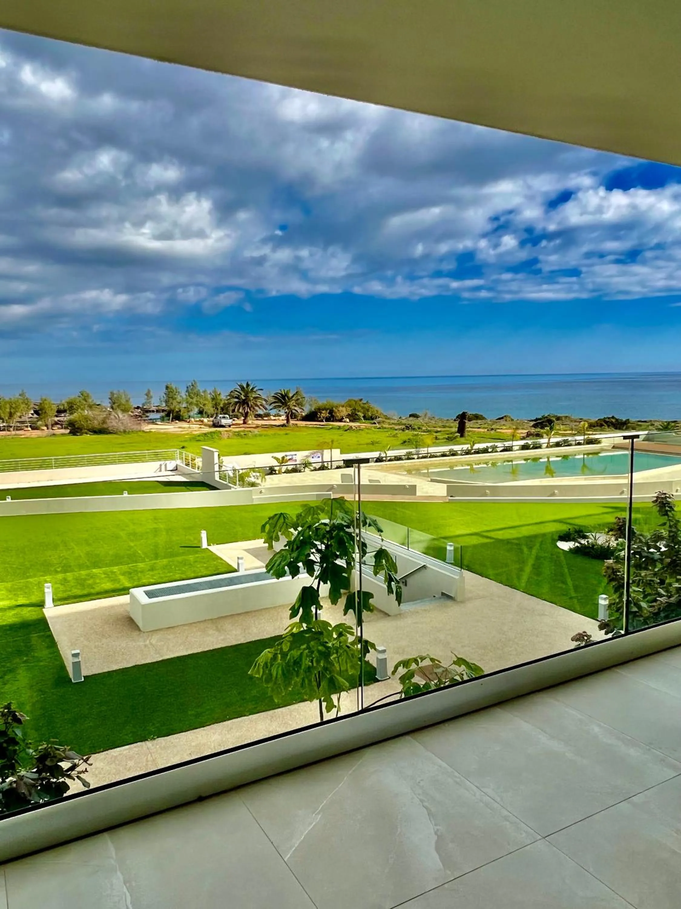 Day in Emerald Suites