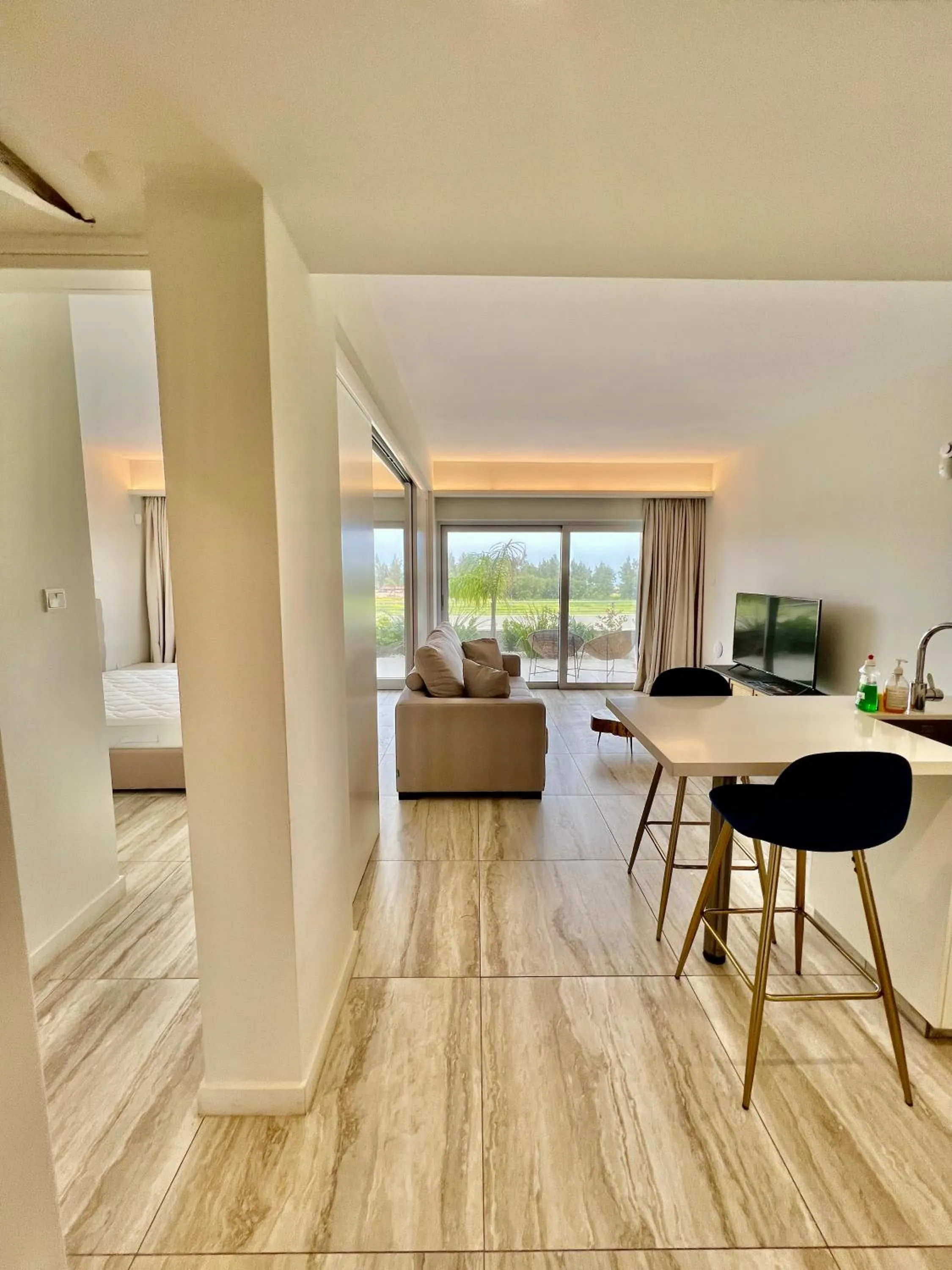 Kitchen or kitchenette in Emerald Suites