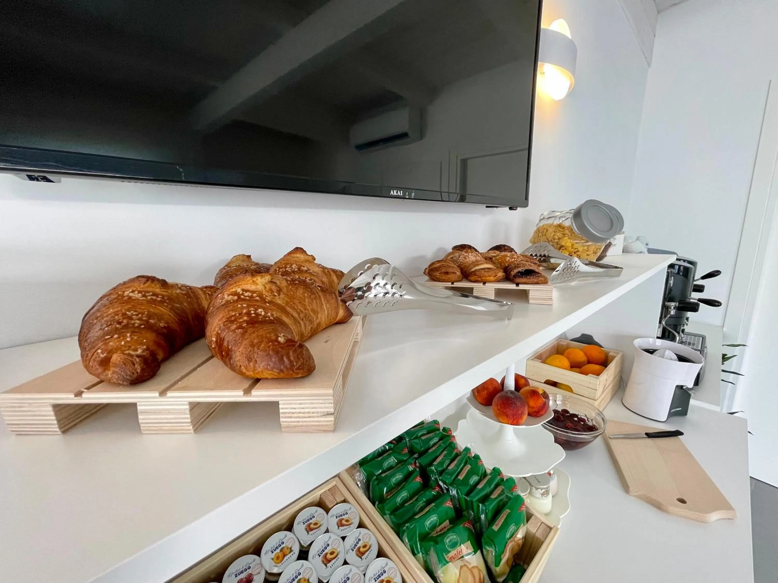 Breakfast in Matthew's Home B&B