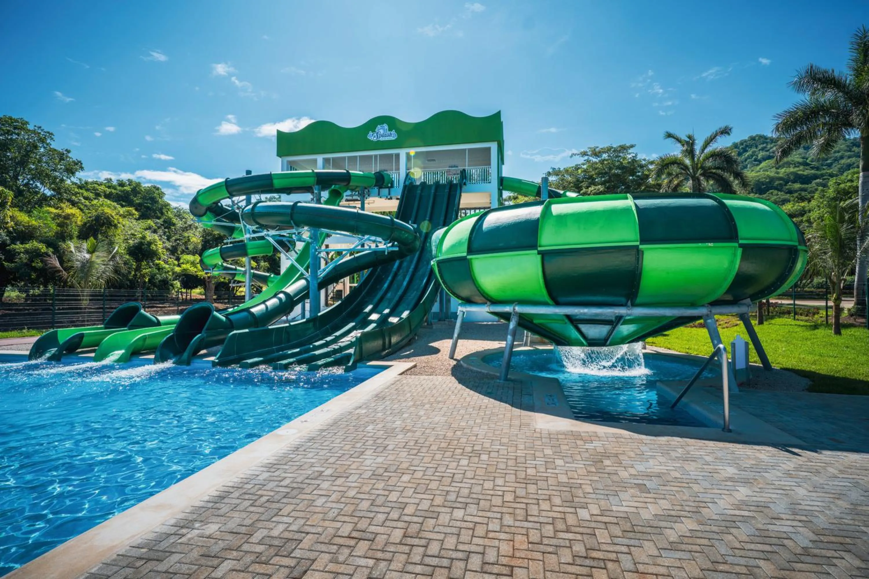 Swimming pool in Riu Palace Costa Rica - All Inclusive