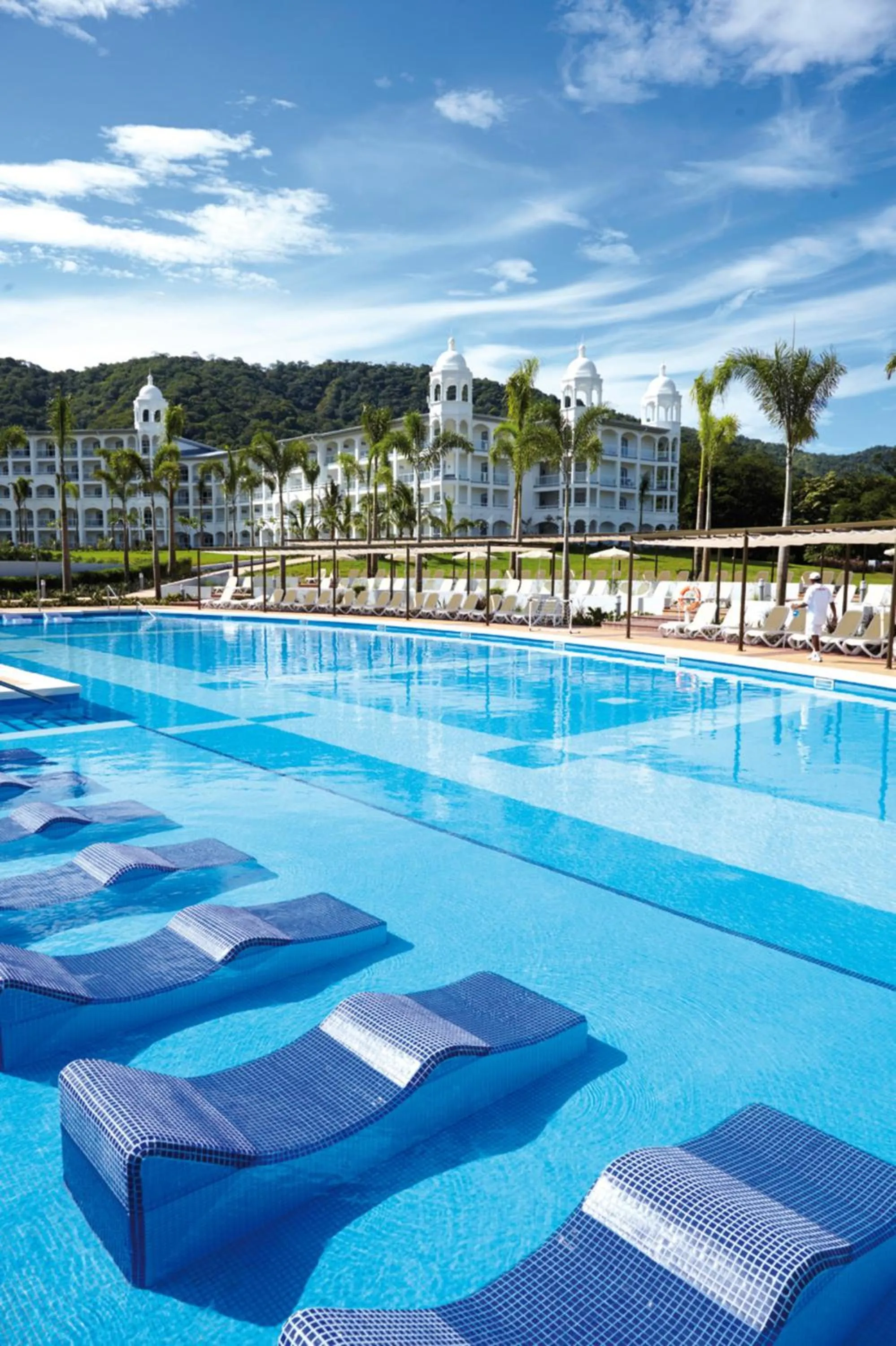 Swimming pool in Riu Palace Costa Rica - All Inclusive
