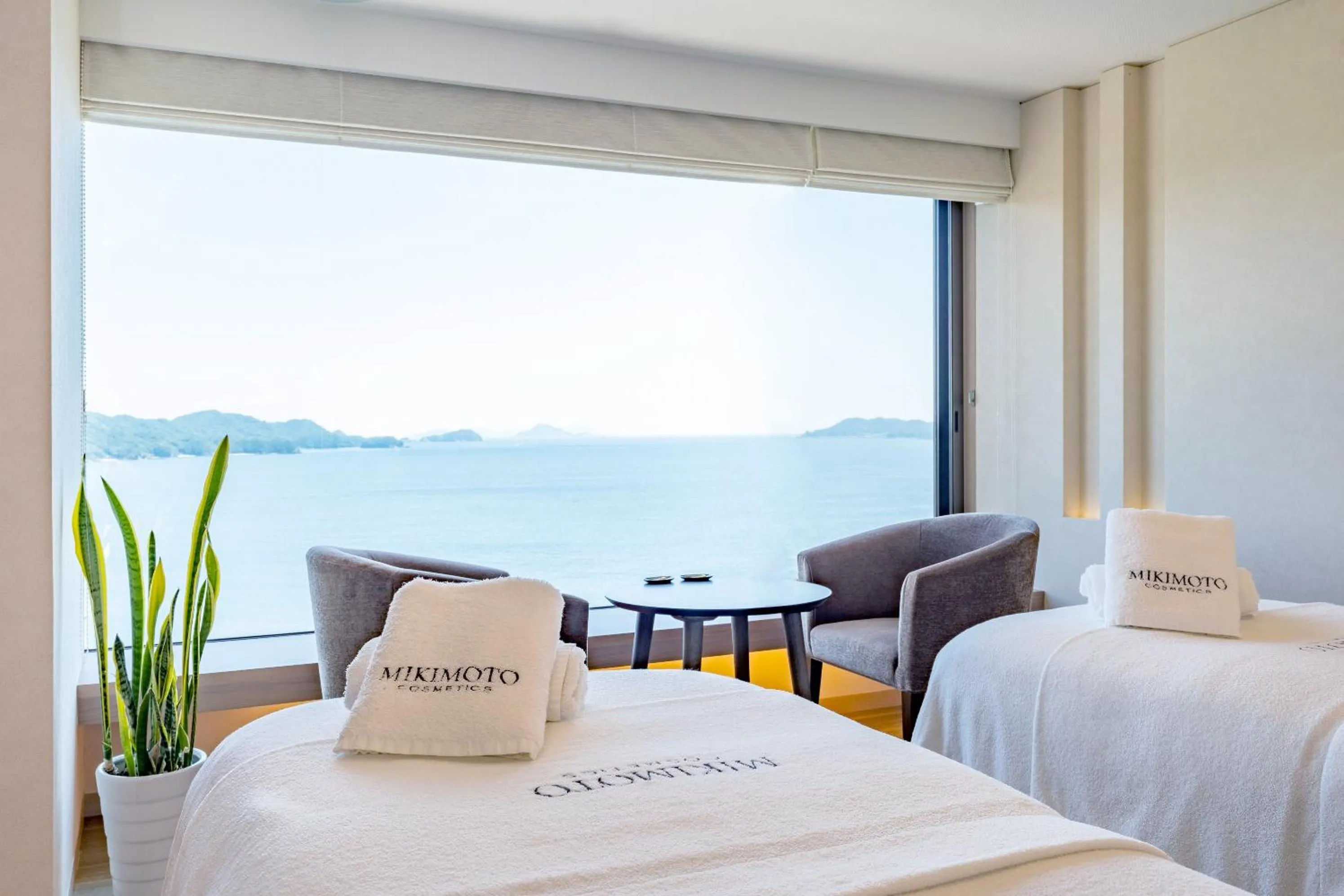 Spa and wellness centre/facilities, Bed in Toba International Hotel