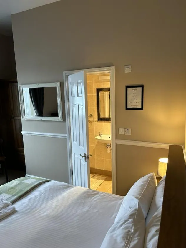 Bathroom, Bed in Admiral MacBride