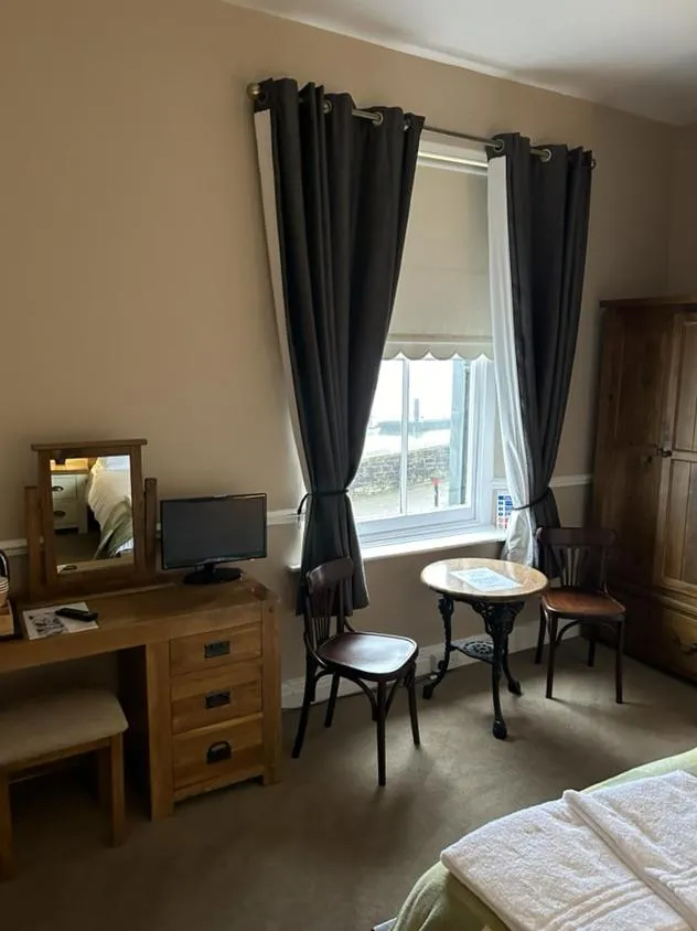 hair dresser, Bed in Admiral MacBride